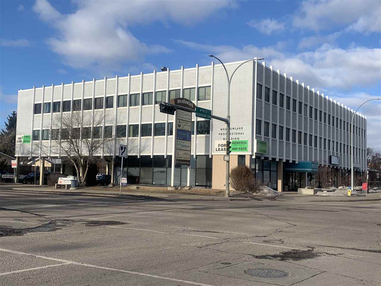 8702 Meadowlark Road, Edmonton, Alberta, T5R 5W4