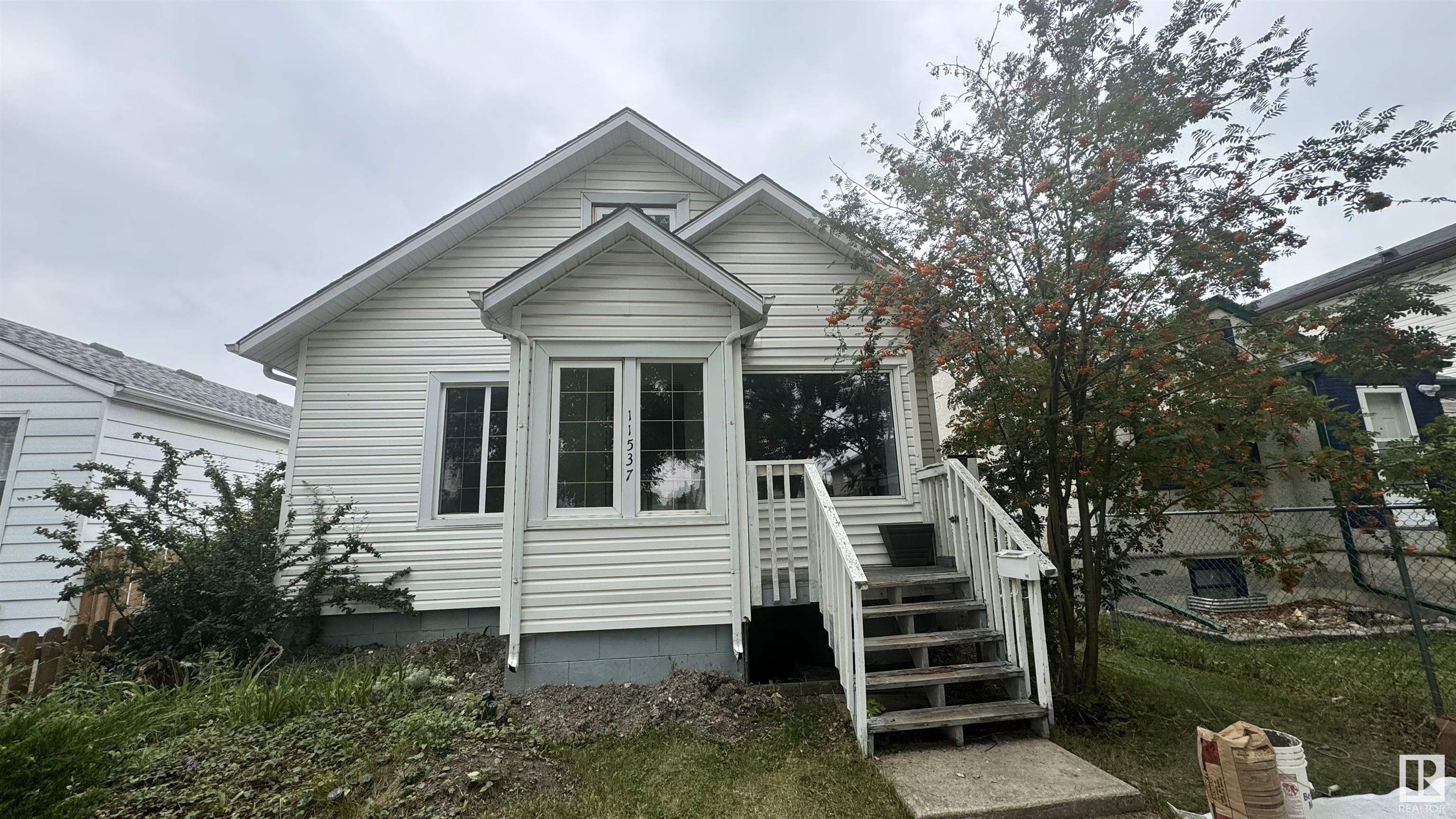 11537 81 Street, Edmonton, Alberta, T5B 2R9
