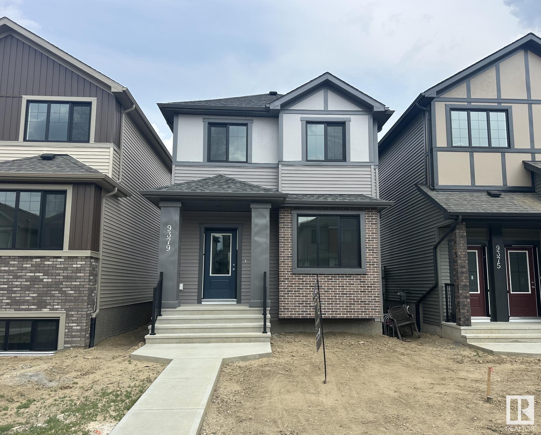 9379 221 Street, Edmonton, Alberta, T5T 6E7