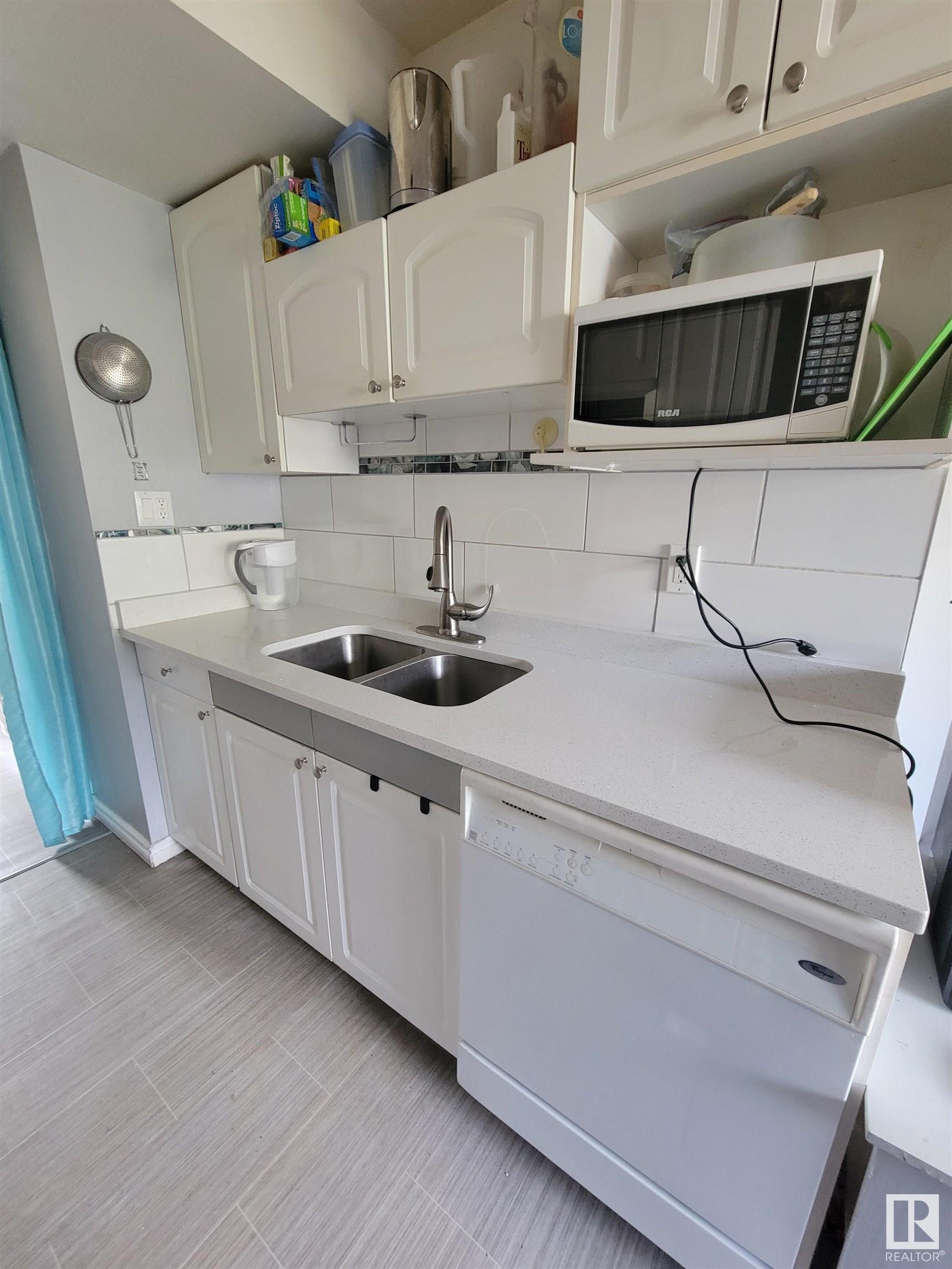 892 Abbottsfield Road, Edmonton, Alberta, T5W 4R4