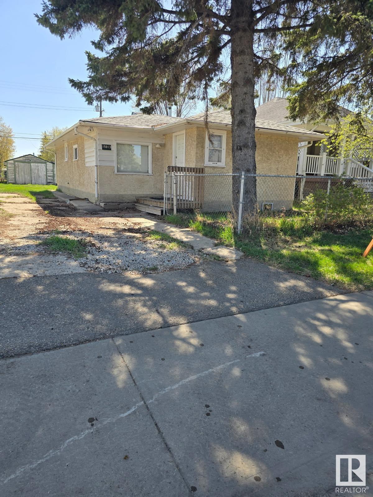 15913 100A Avenue Edmonton Alberta