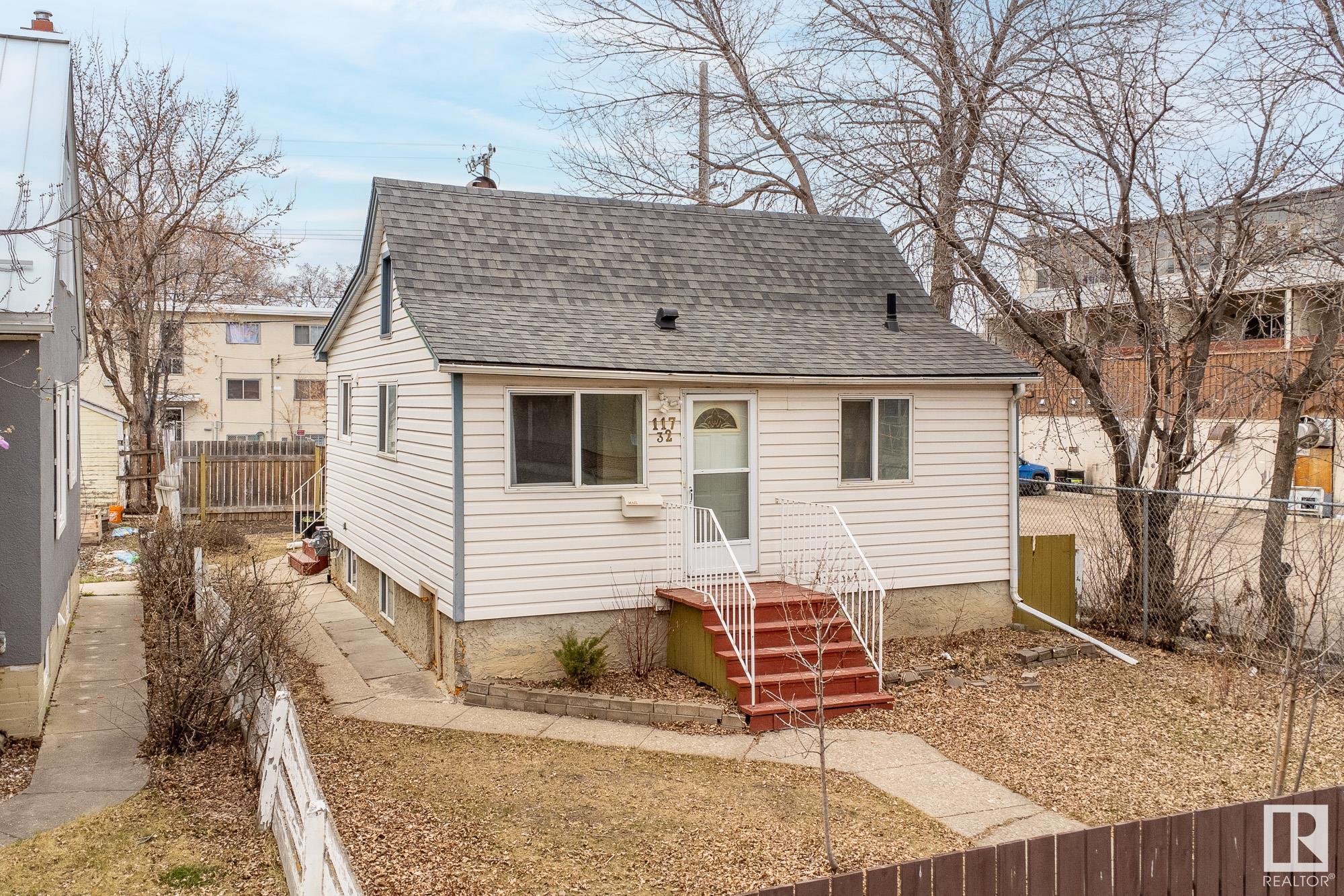 11732 89 Street, Edmonton, Alberta, T5B 3V5
