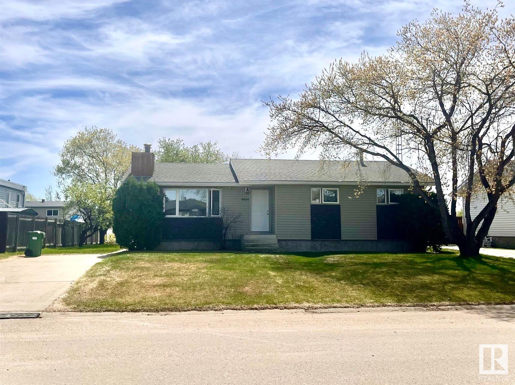 4404 44 Ave, Bonnyville Town, Alberta, T9N 1W9