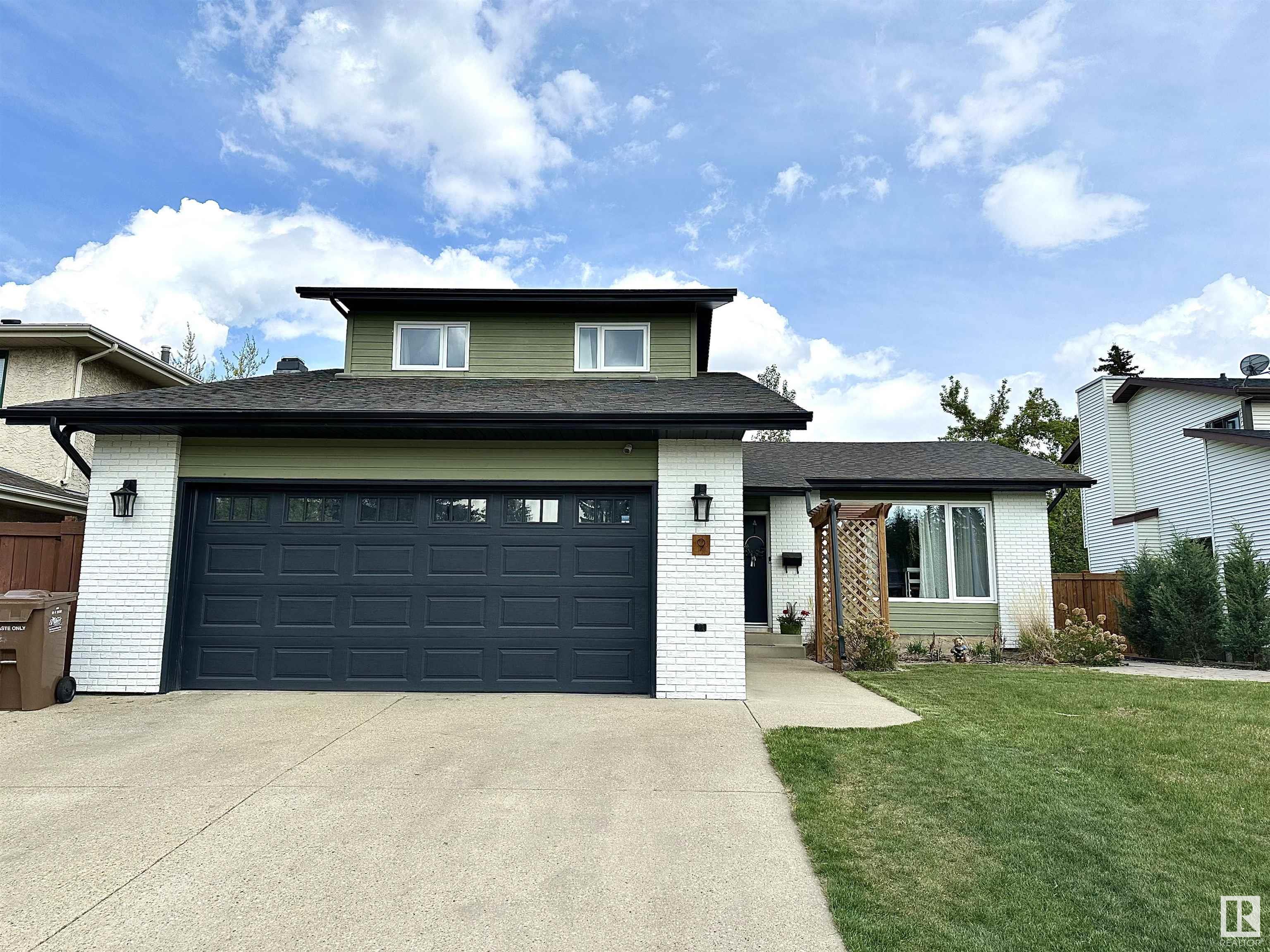 9 Pinegrove Place, St. Albert, Alberta, T8N 4R1