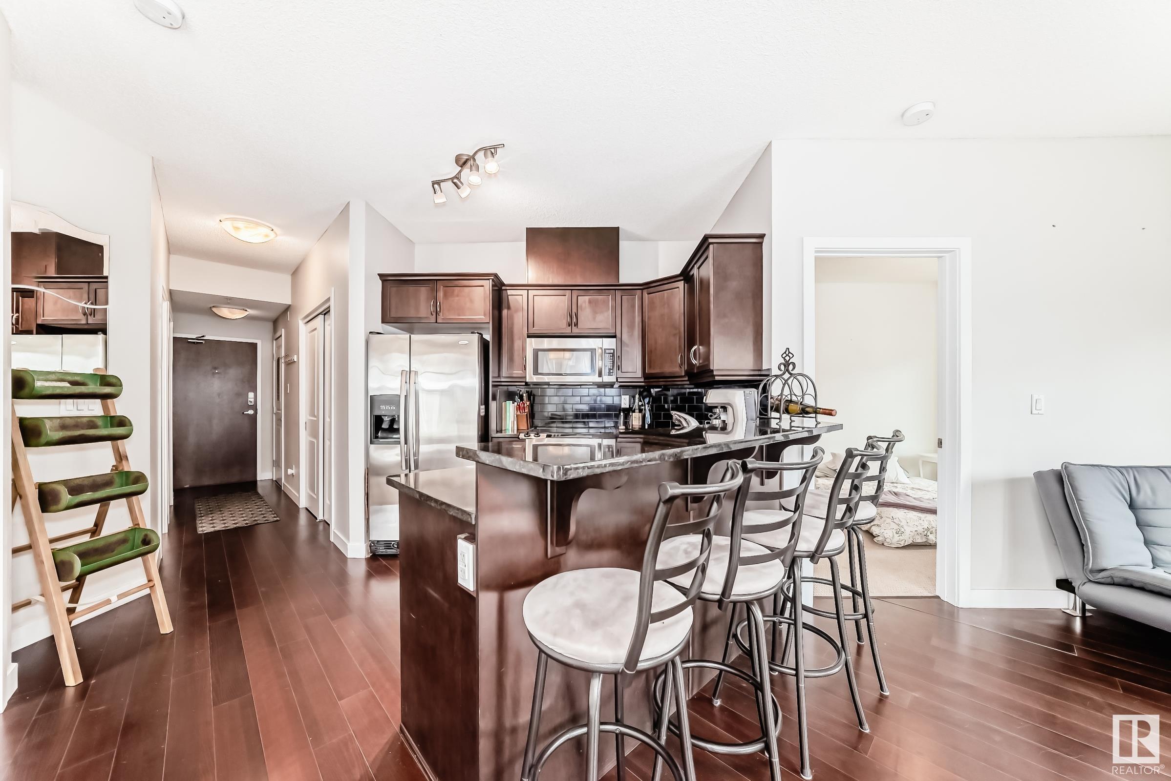 102 7907 109 Street, Edmonton, Alberta, T6G 1C7