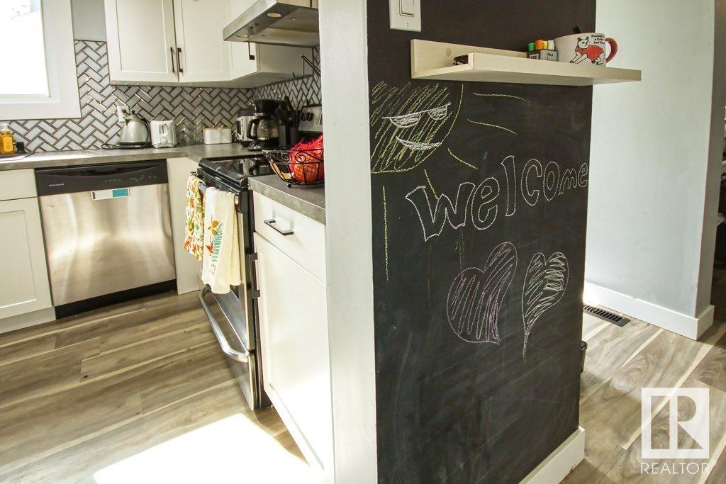 122 122 Kaskitayo Court Nw, Edmonton, Alberta, T6J 3T3