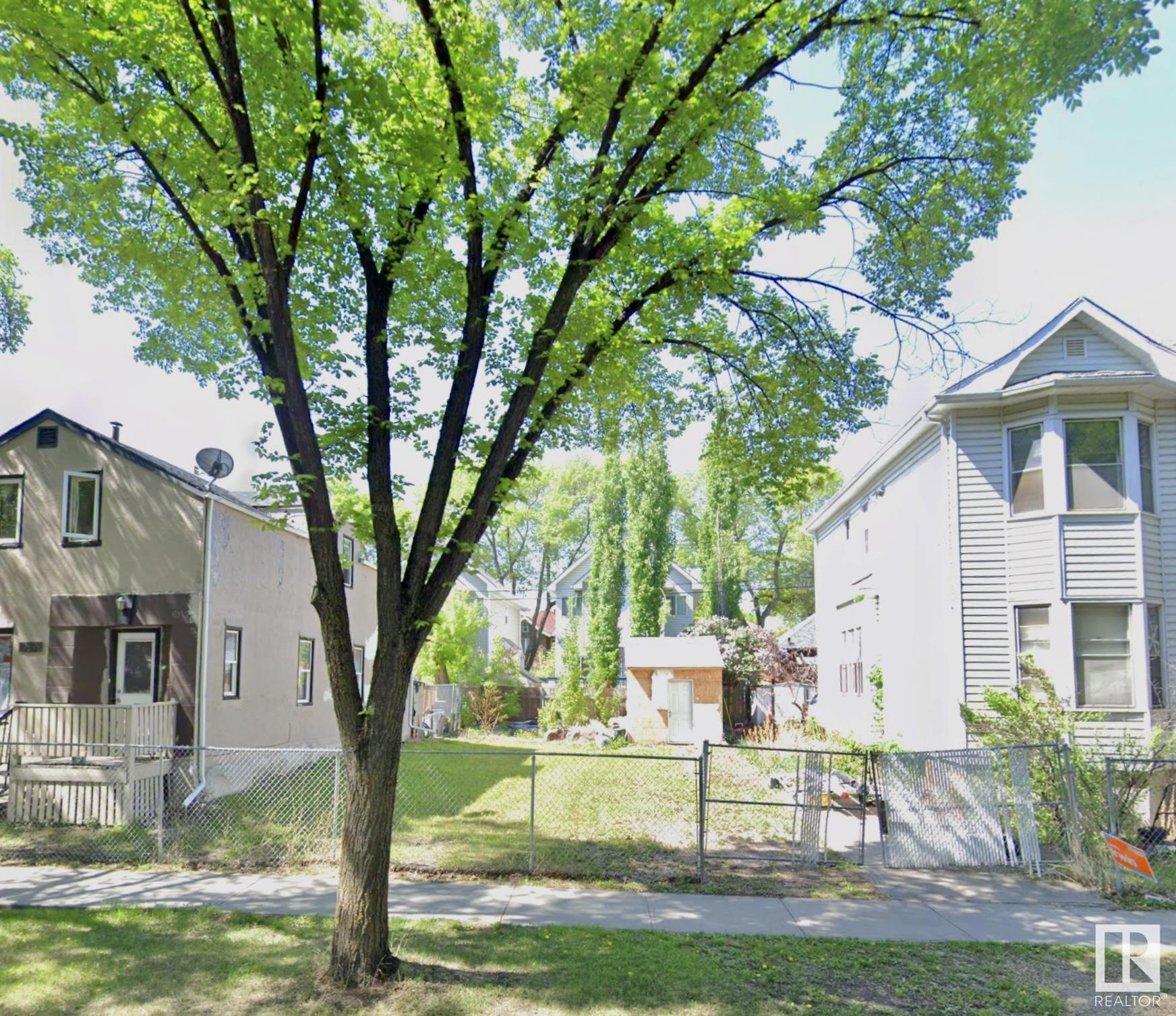 10858 92 Street, Edmonton, Alberta, T5H 1V8