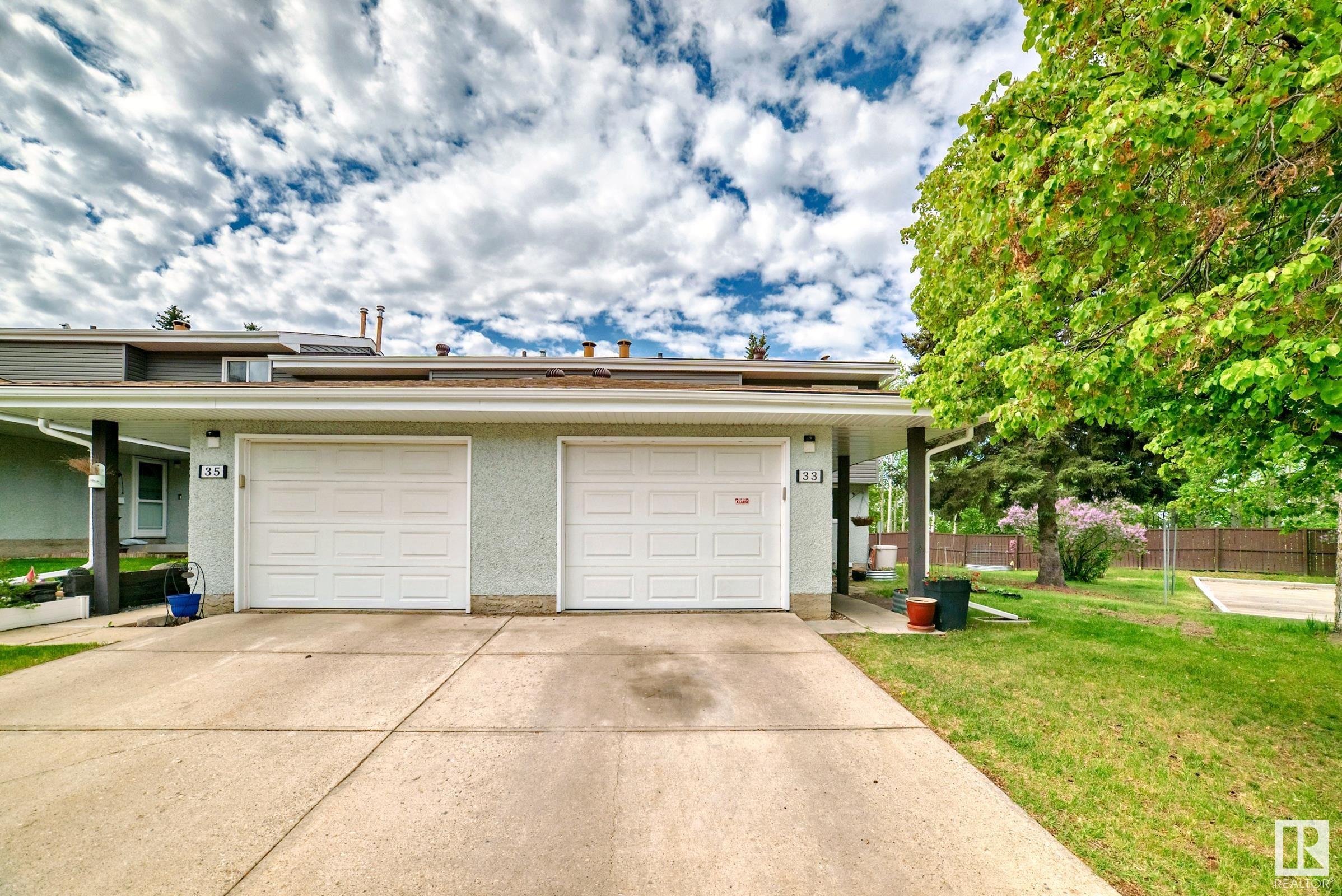 33 Grandin Woods, St. Albert, Alberta, T8N 2Y4