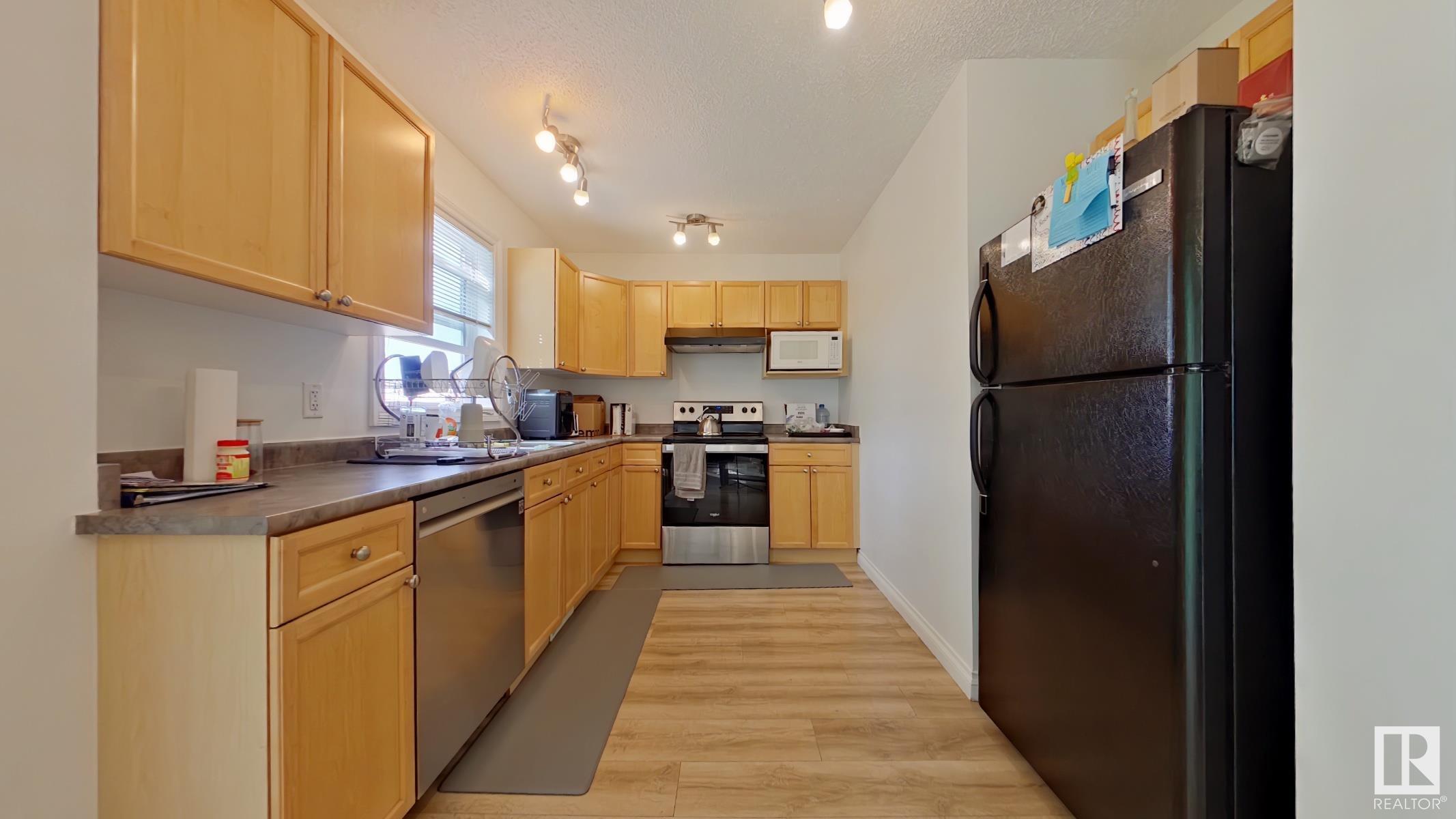 32 12050 17 Avenue Sw, Edmonton, Alberta, T6W 1X4