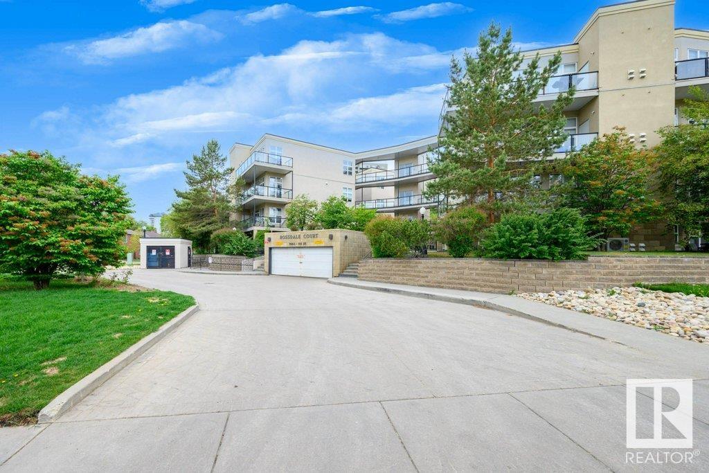 123 9804 101 Street, Edmonton, Alberta, T5K 2X3