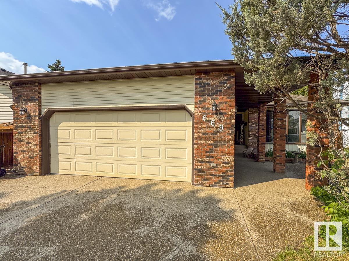 669 VILLAGE Drive Sherwood Park Alberta