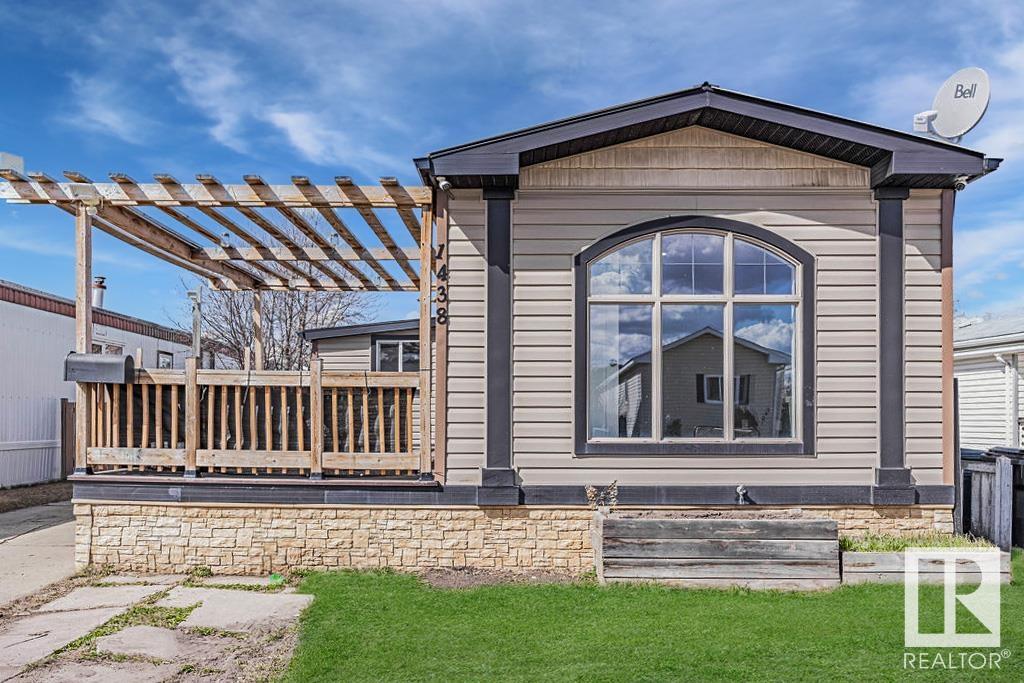 1438 Lakeland Village, Sherwood Park, Alberta, T8H 1L9