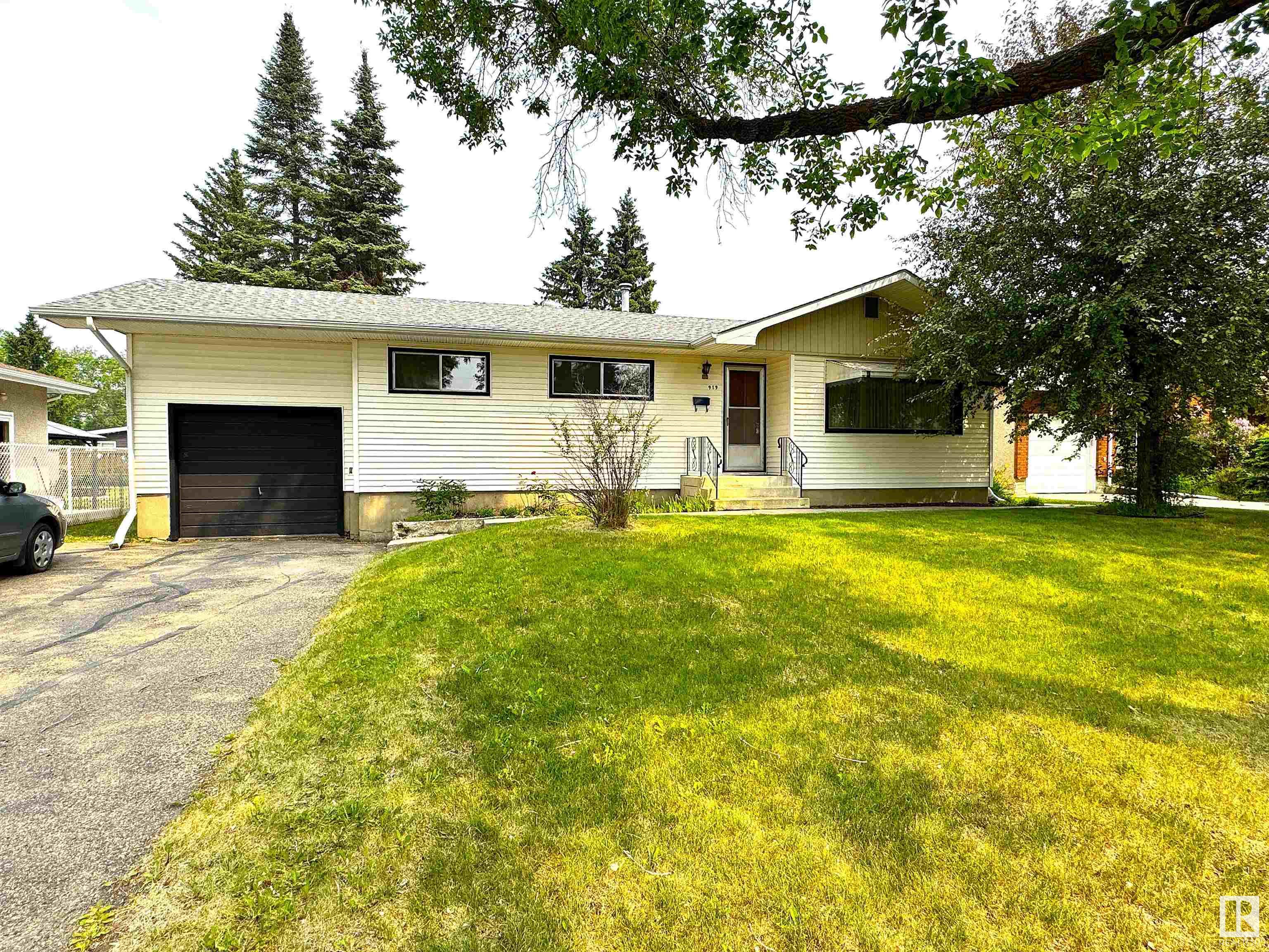 919 Alder Avenue, Sherwood Park, Alberta, T8A 1V7