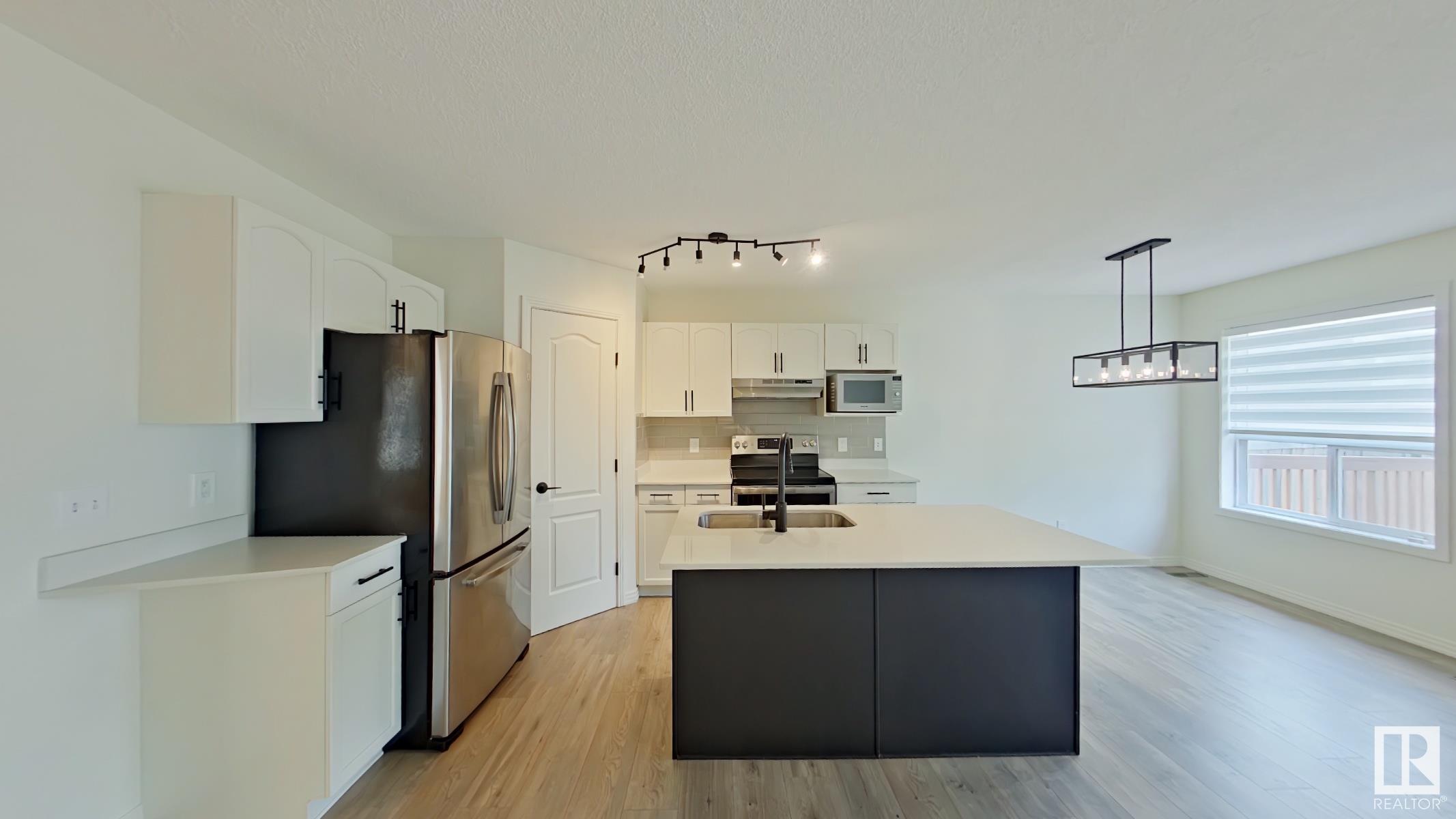 524 90 Street, Edmonton, Alberta, T6X 1C1