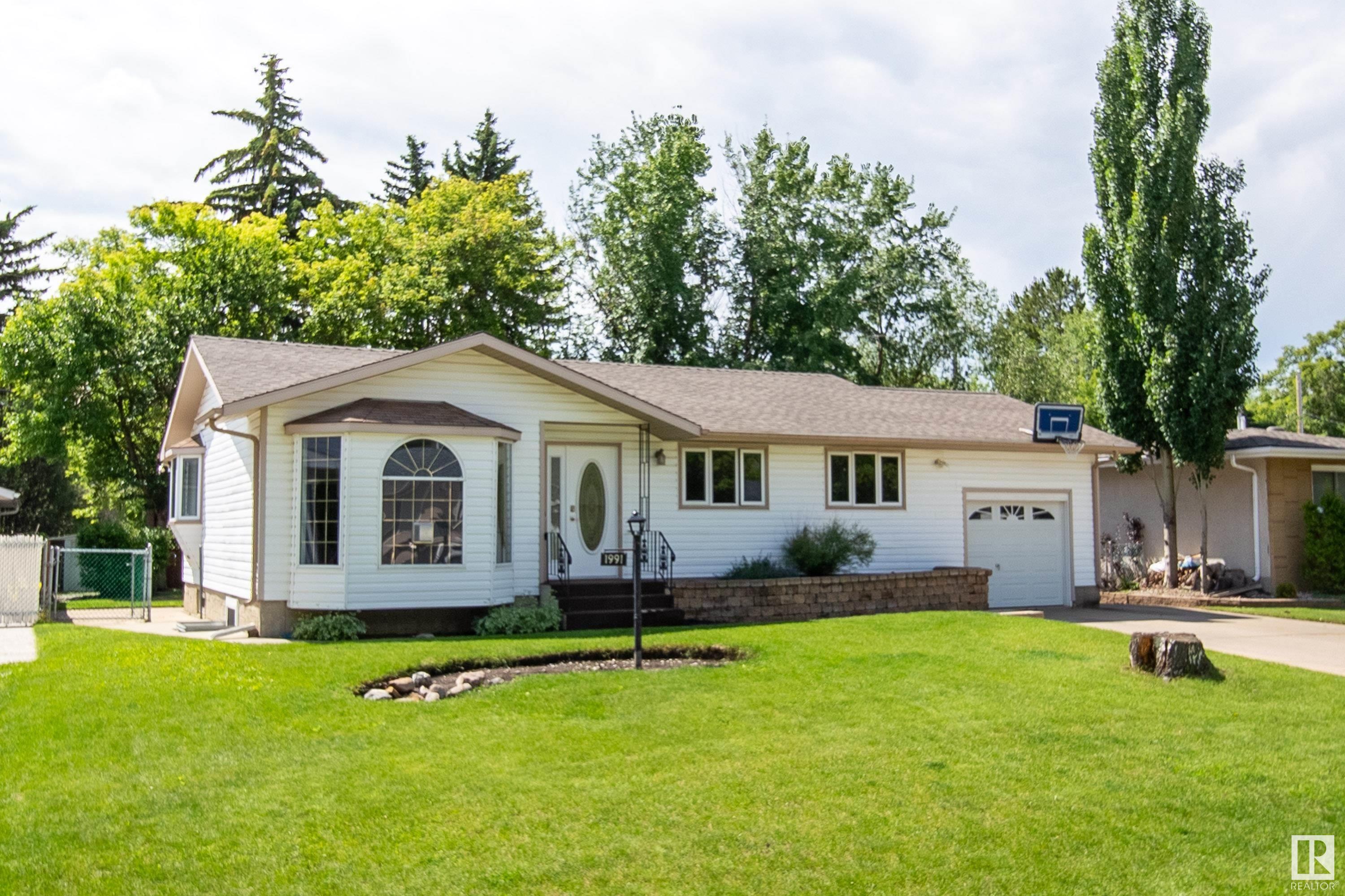 1991 Avondale Court, Sherwood Park, Alberta, T8A 0Y1
