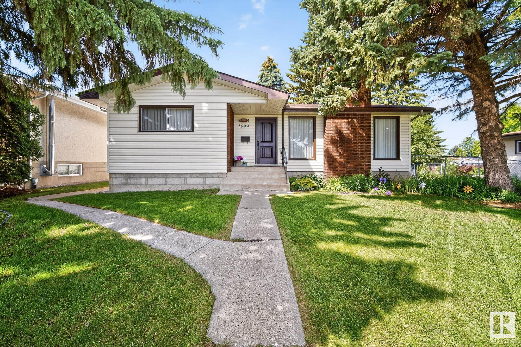 3544 107 Street, Edmonton, Alberta, T6J 1B1