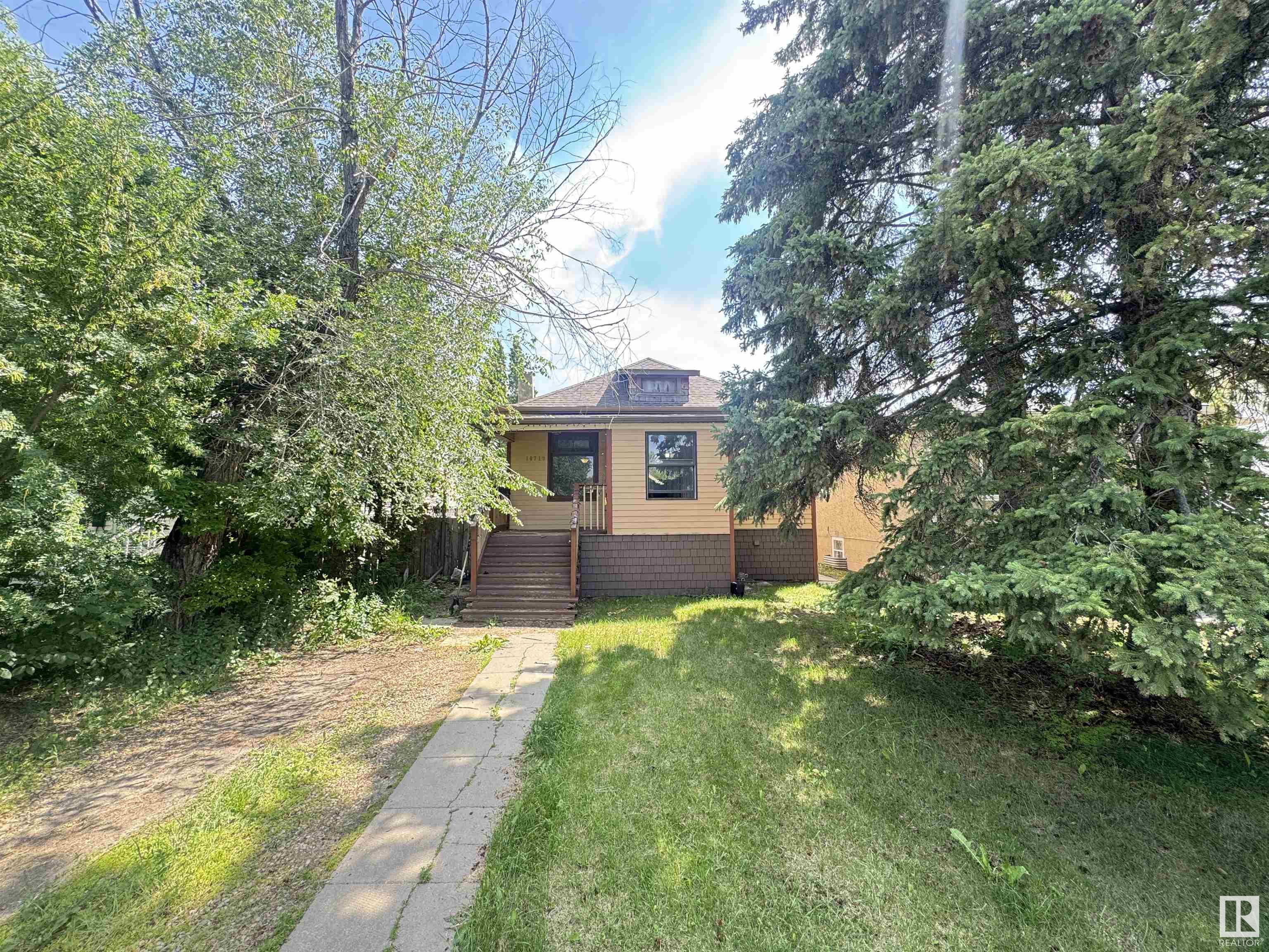 10719 74 Avenue, Edmonton, Alberta, T6E 1G7