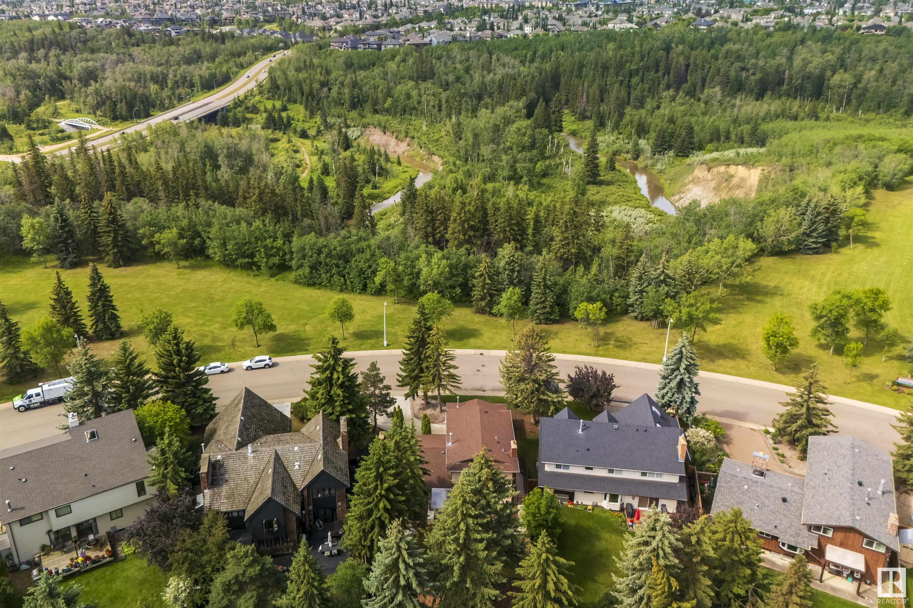 2811 125 Street, Edmonton, Alberta, T6J 4G3