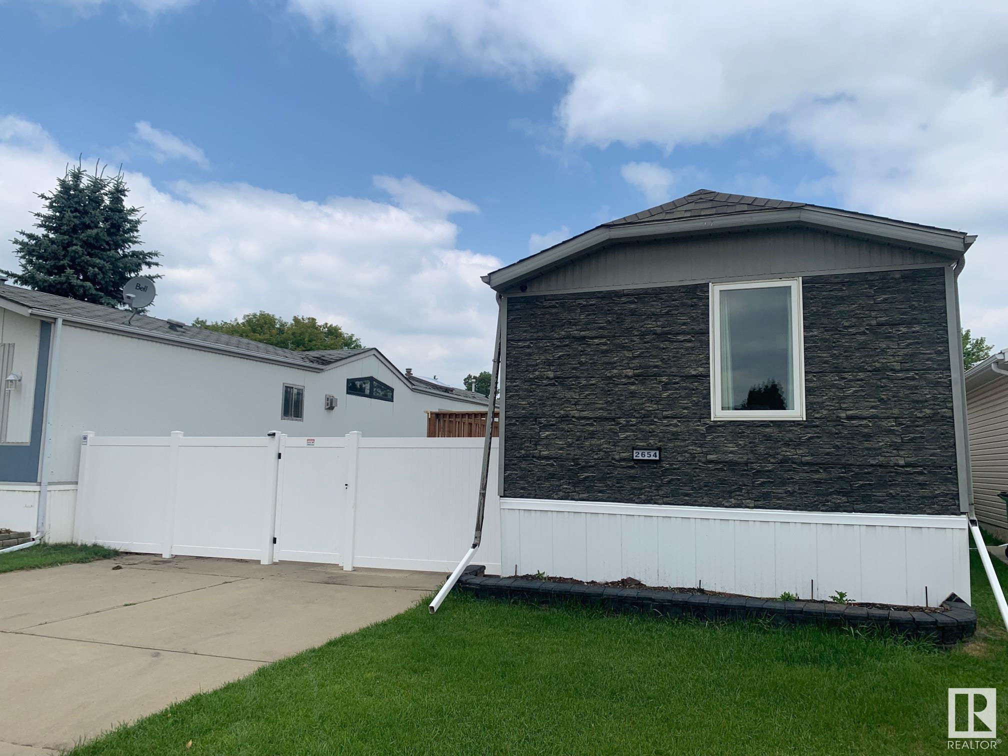 2654 Lakeview Drive, Edmonton, Alberta, T5S 1T7