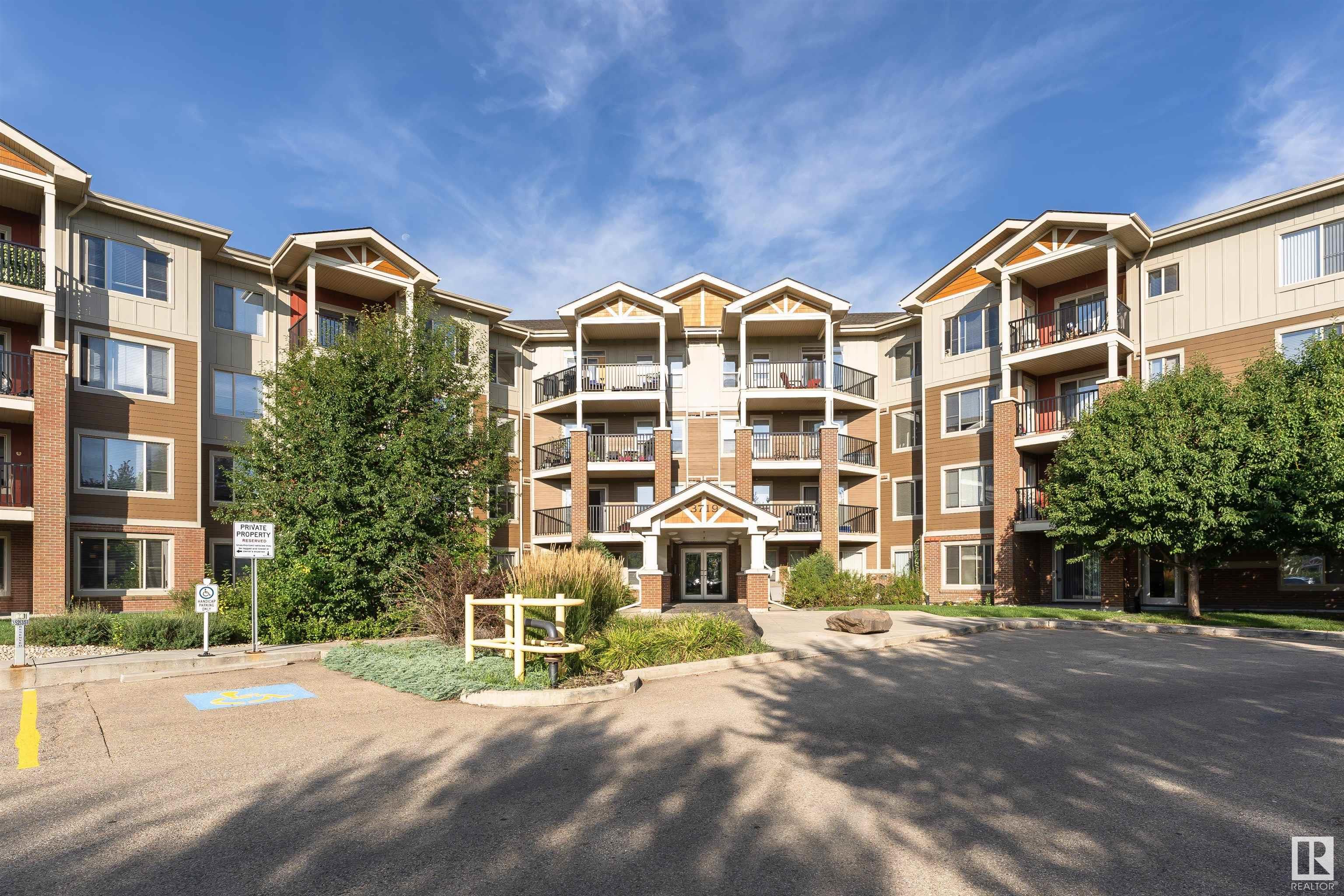 220 3719 Whitelaw Lane, Edmonton, Alberta, T6W 2C3