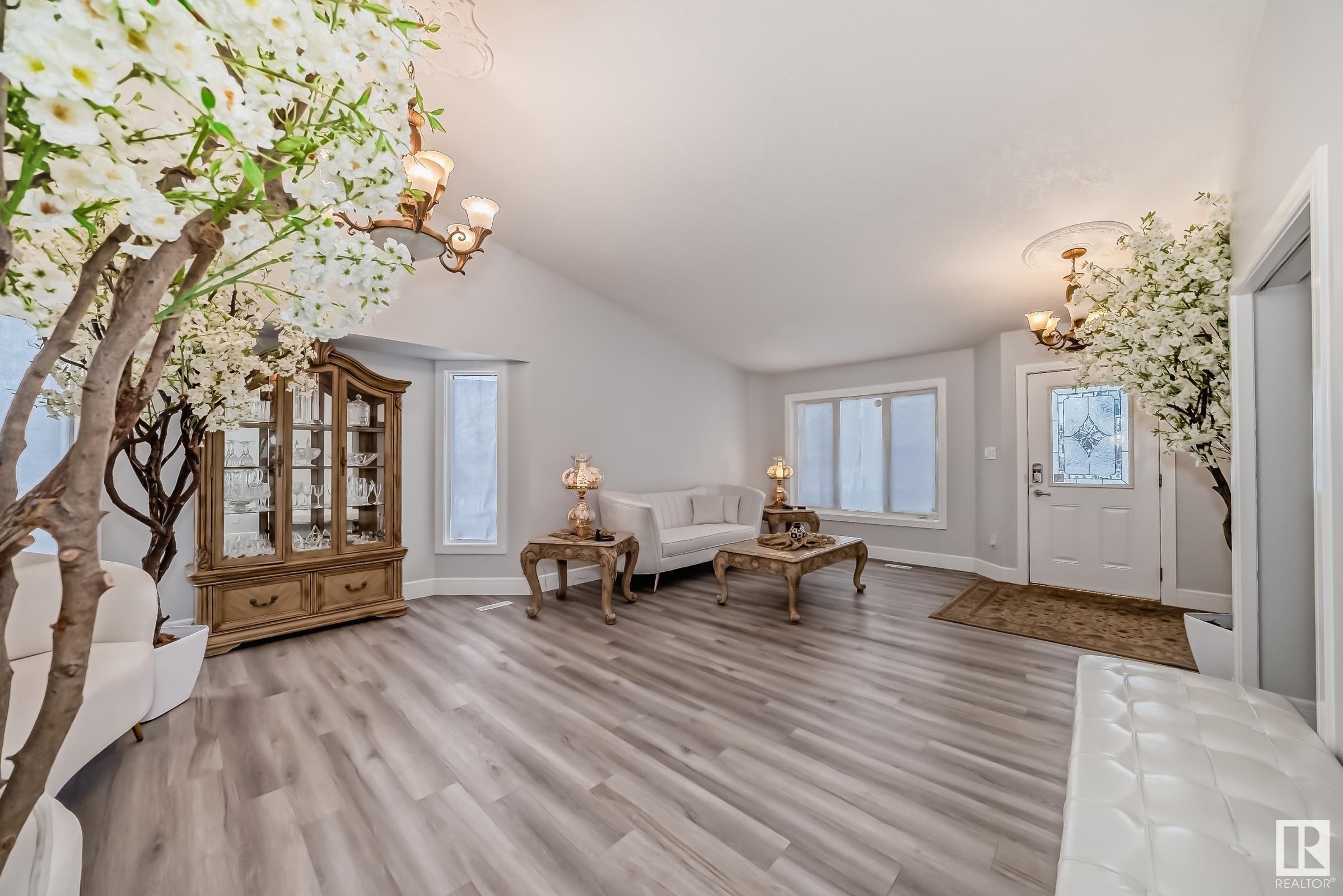10735 Beaumaris Road, Edmonton, Alberta, T5X 5P1
