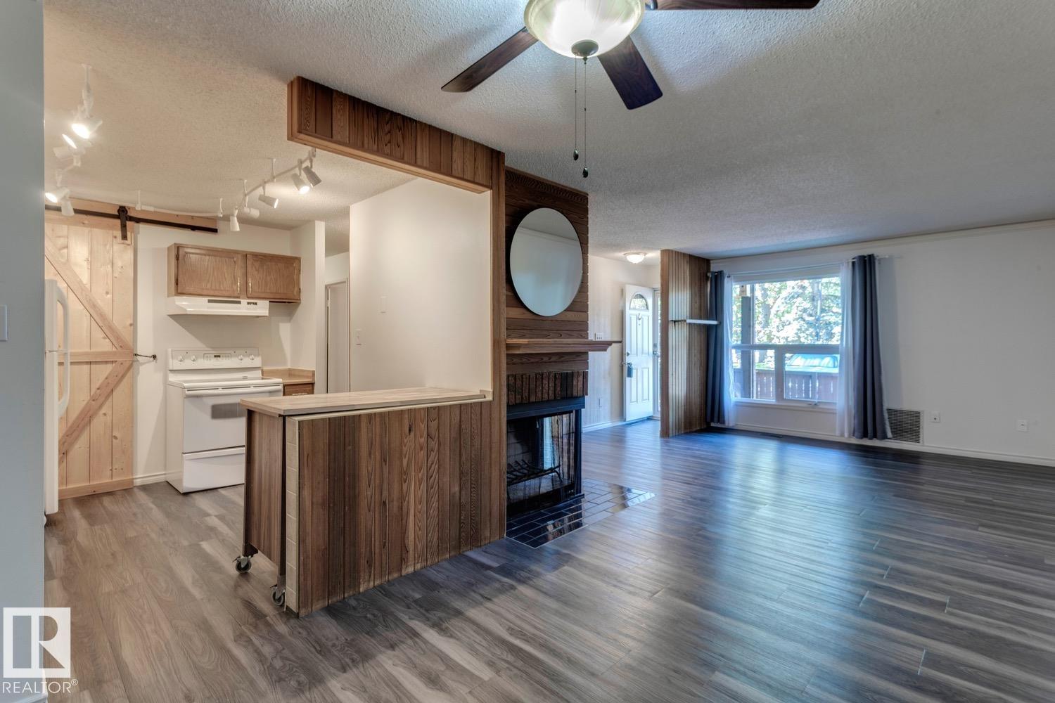 206 Surrey Gardens Gardens, Edmonton, Alberta, T5T 1Z3