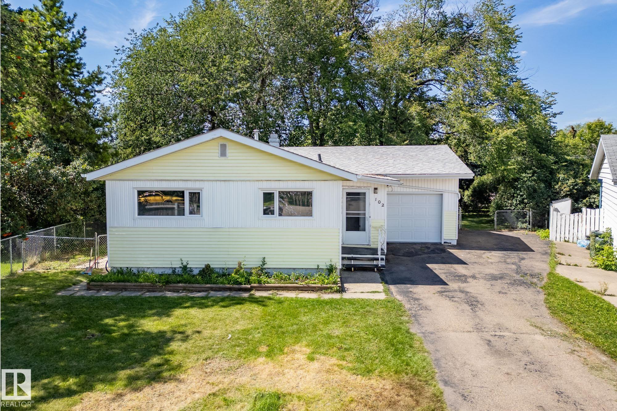 102 Maple Court, Sherwood Park, Alberta, T8A 1K8
