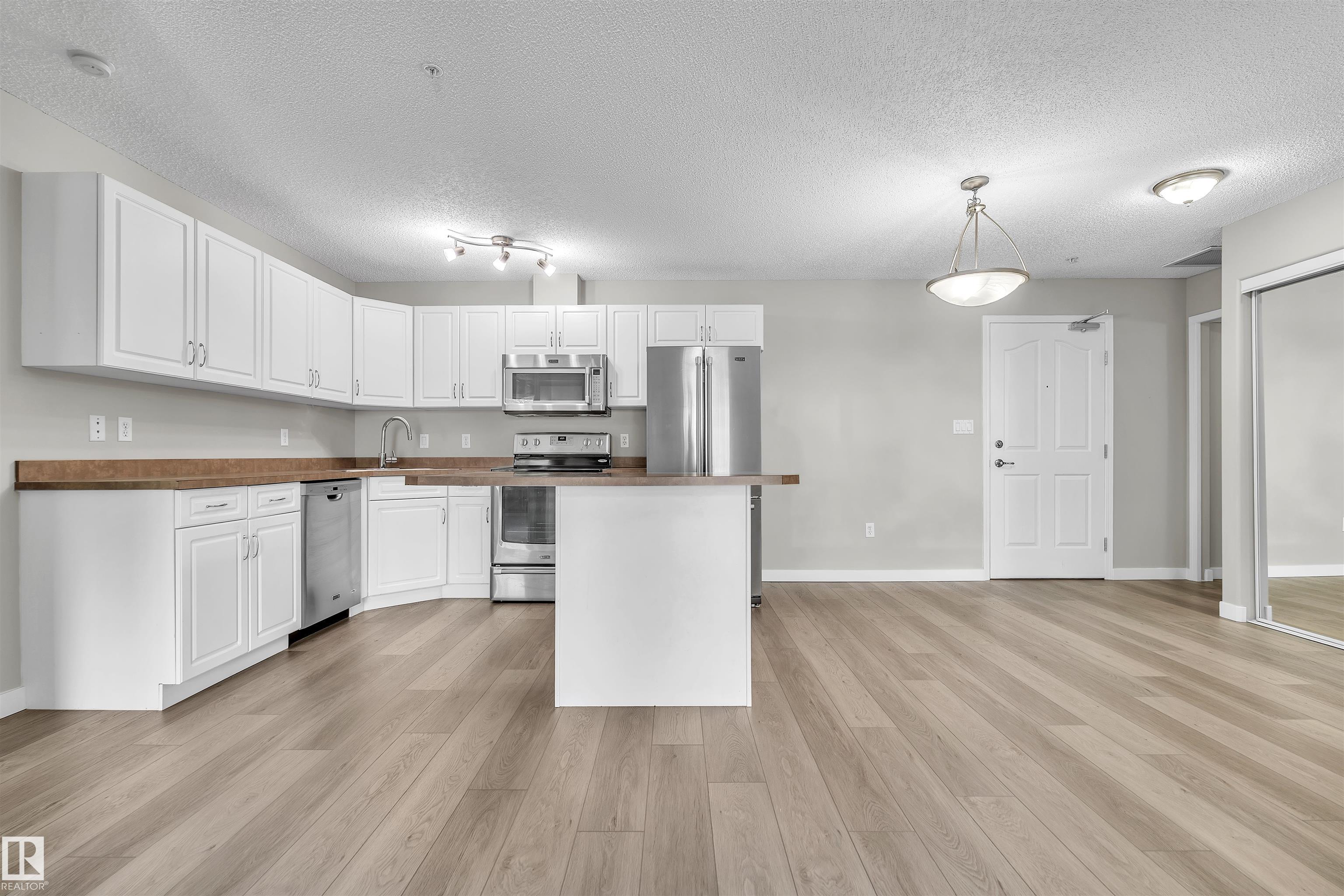 303 279 Suder Greens Dr Nw, Edmonton, Alberta, T5T 6X6