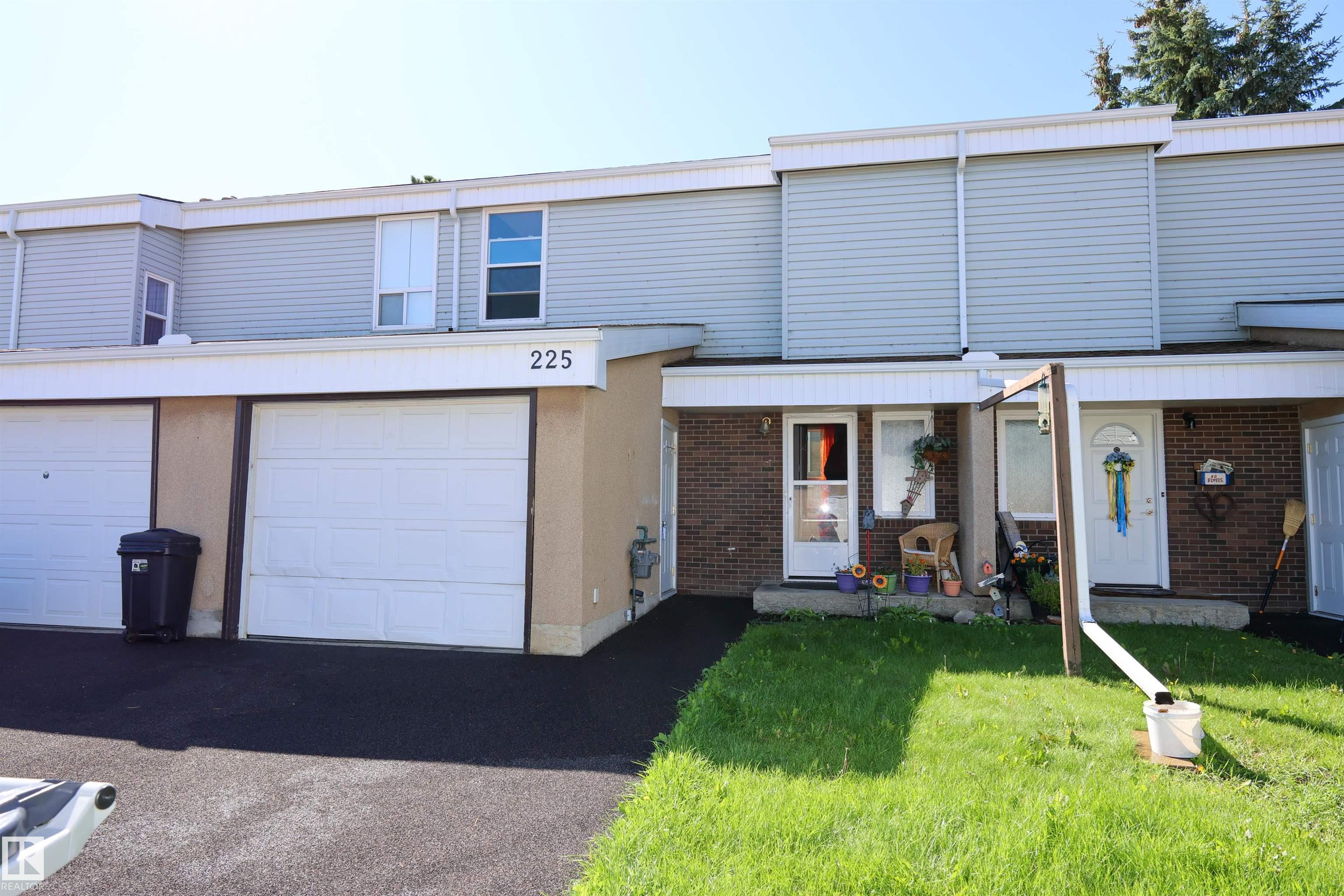 225 Grandin Village, St. Albert, Alberta, T8N 2J3
