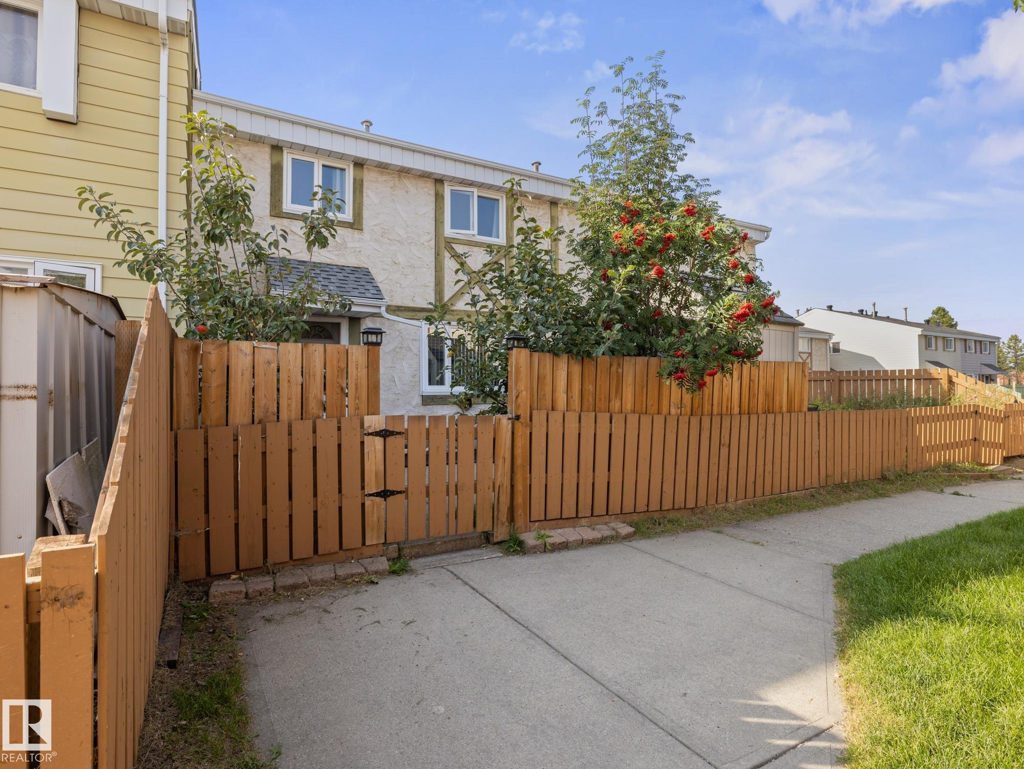 20e Callingwood Court, Edmonton, Alberta, T5T 0H5