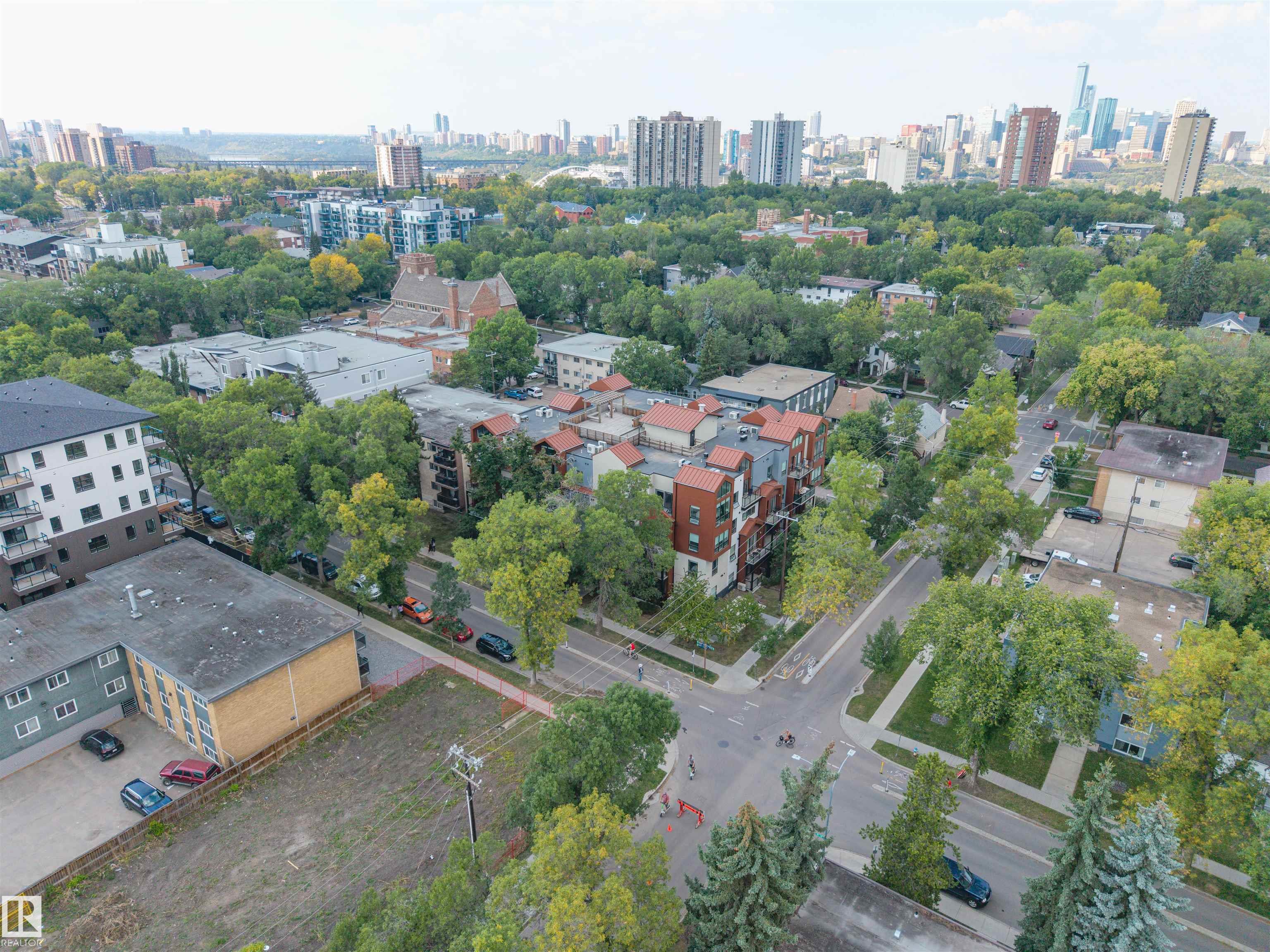 204 10006 83 Avenue, Edmonton, Alberta, T6E 2C2