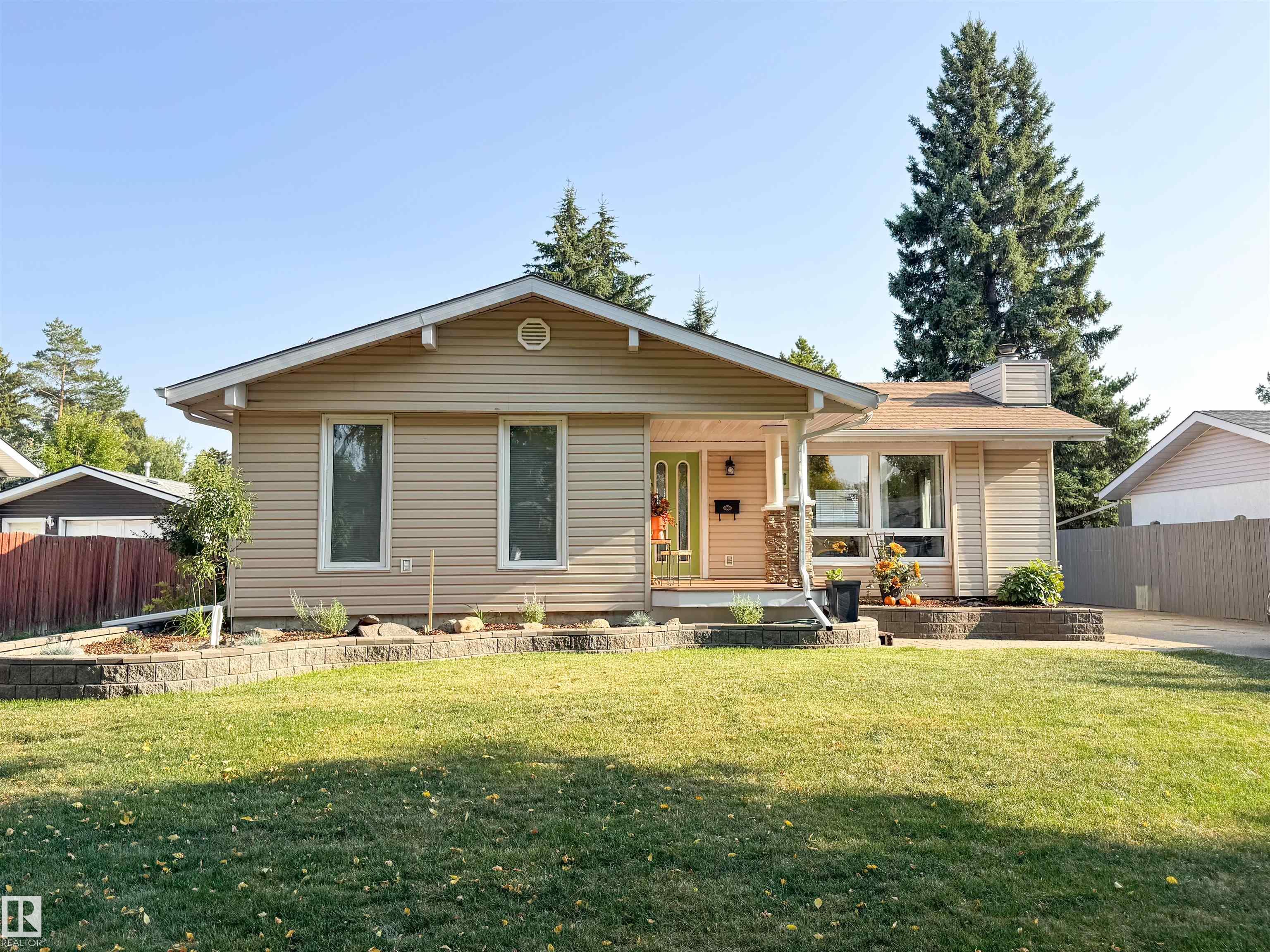 17 Longview Crescent, St. Albert, Alberta, T8N 2W1