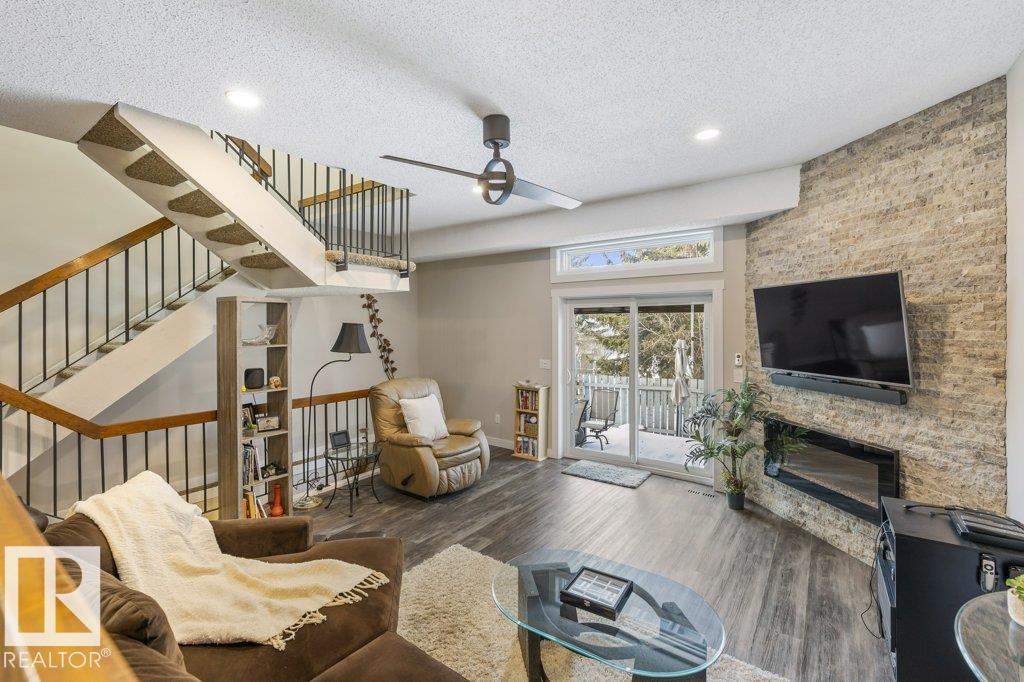 201 Lakeside Green, St. Albert, Alberta, T8N 3T3
