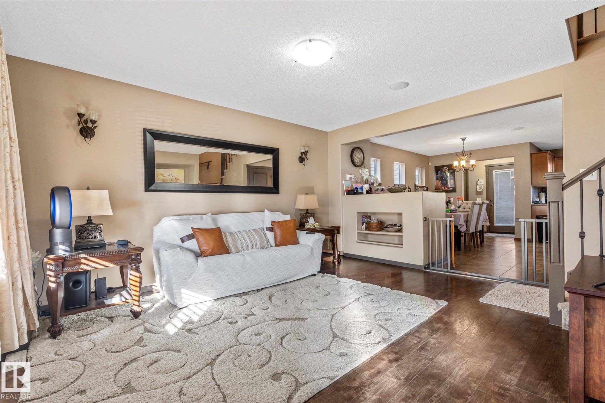 123 63 Street, Edmonton, Alberta, T6X 0C1