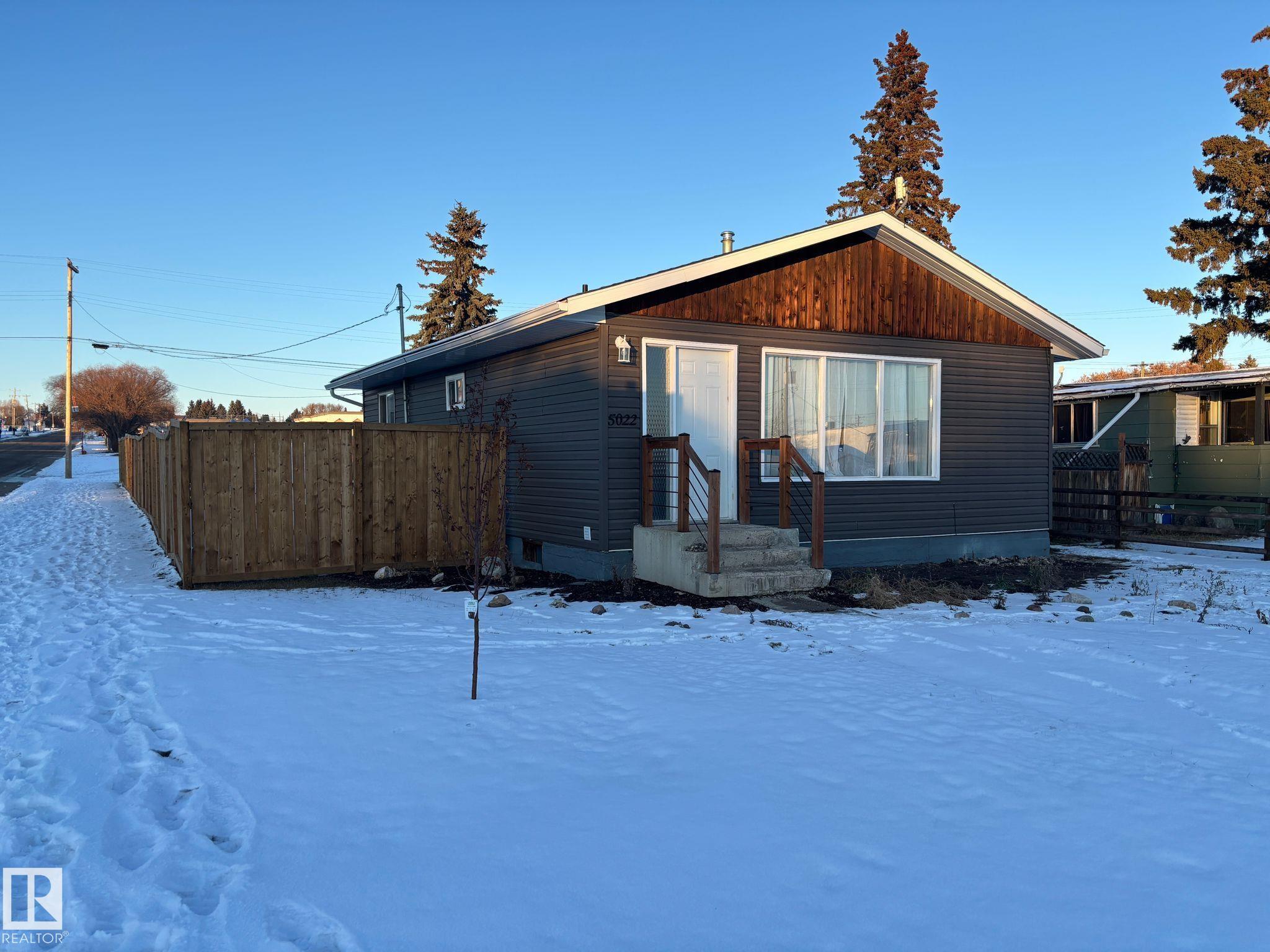 5022 51 Avenue, Elk Point, Alberta, T0A 1A0