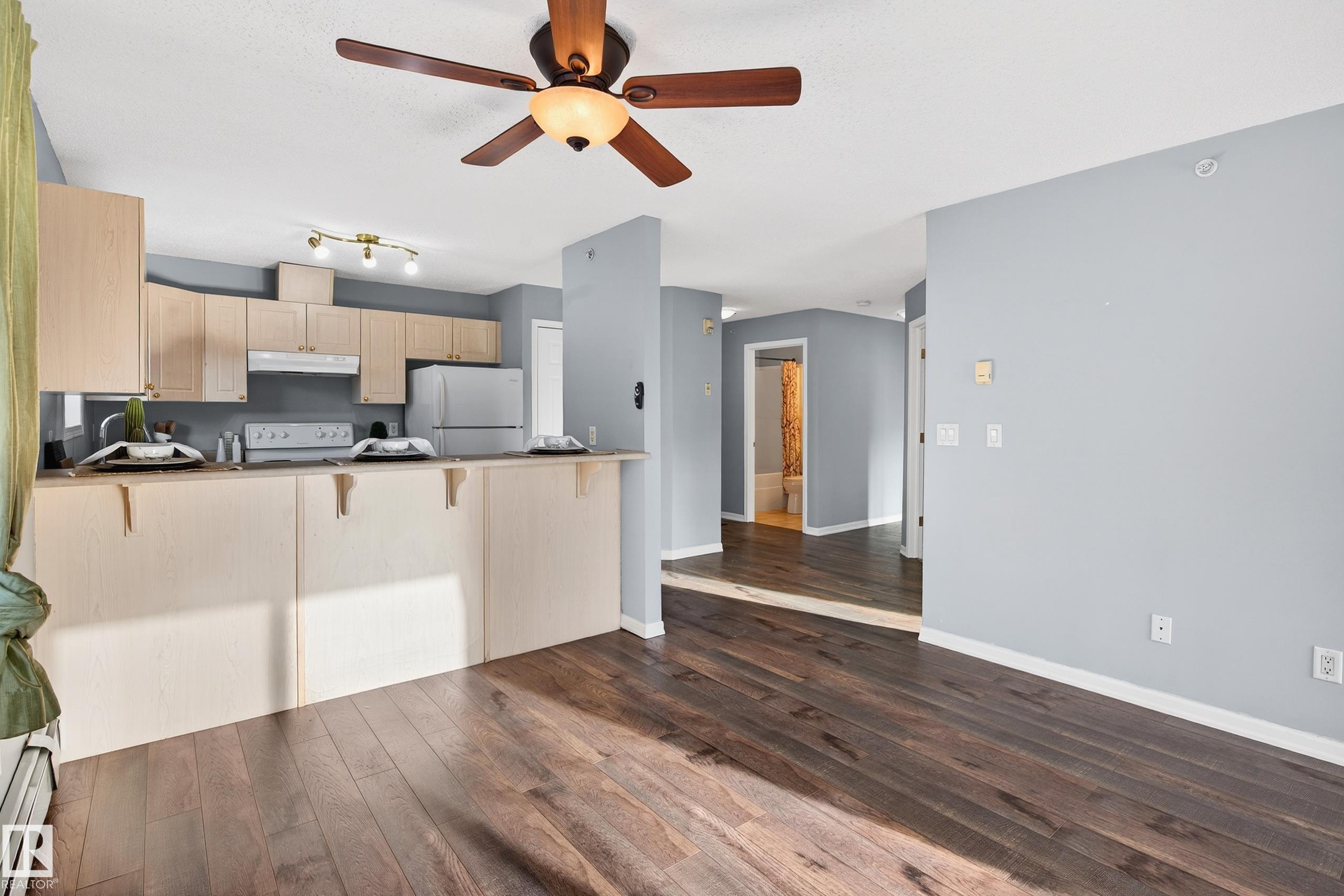 418 10403 98 Avenue, Edmonton, Alberta, T5K 2Y5