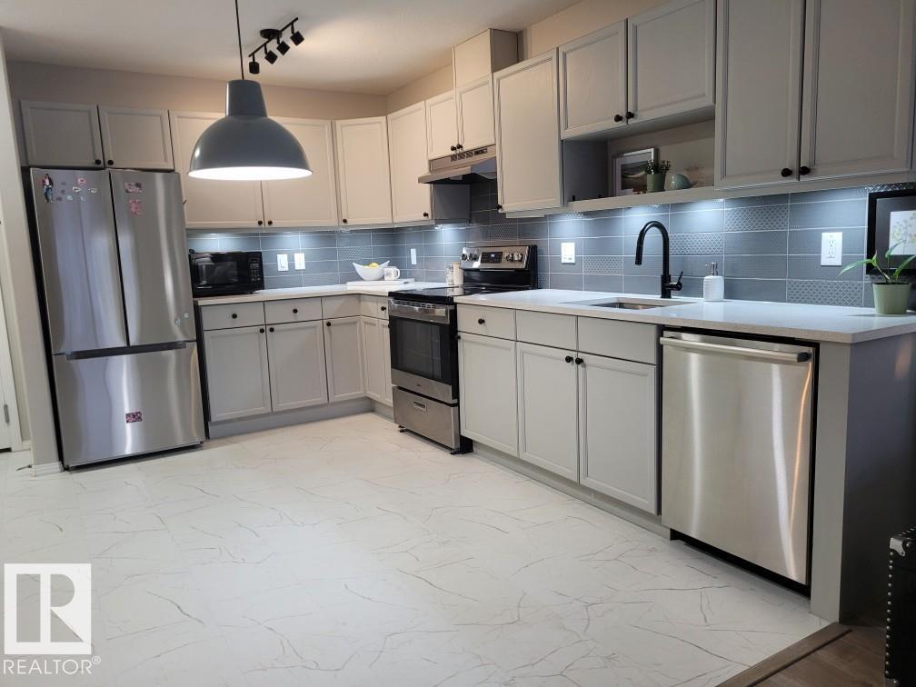 135 592 Hooke Road, Edmonton, Alberta, T5A 5H2