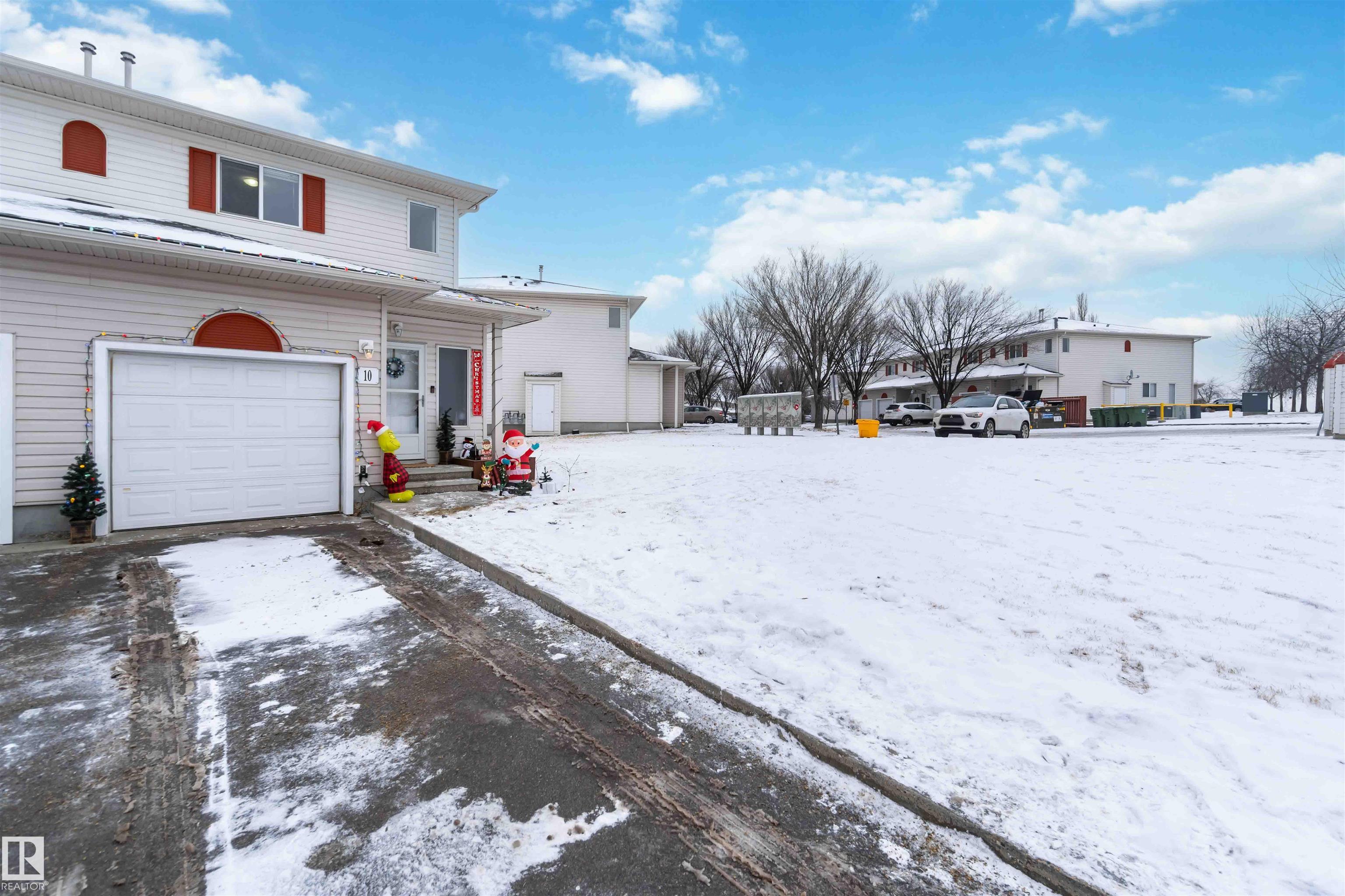 10 451 HYNDMAN Crescent Edmonton Alberta