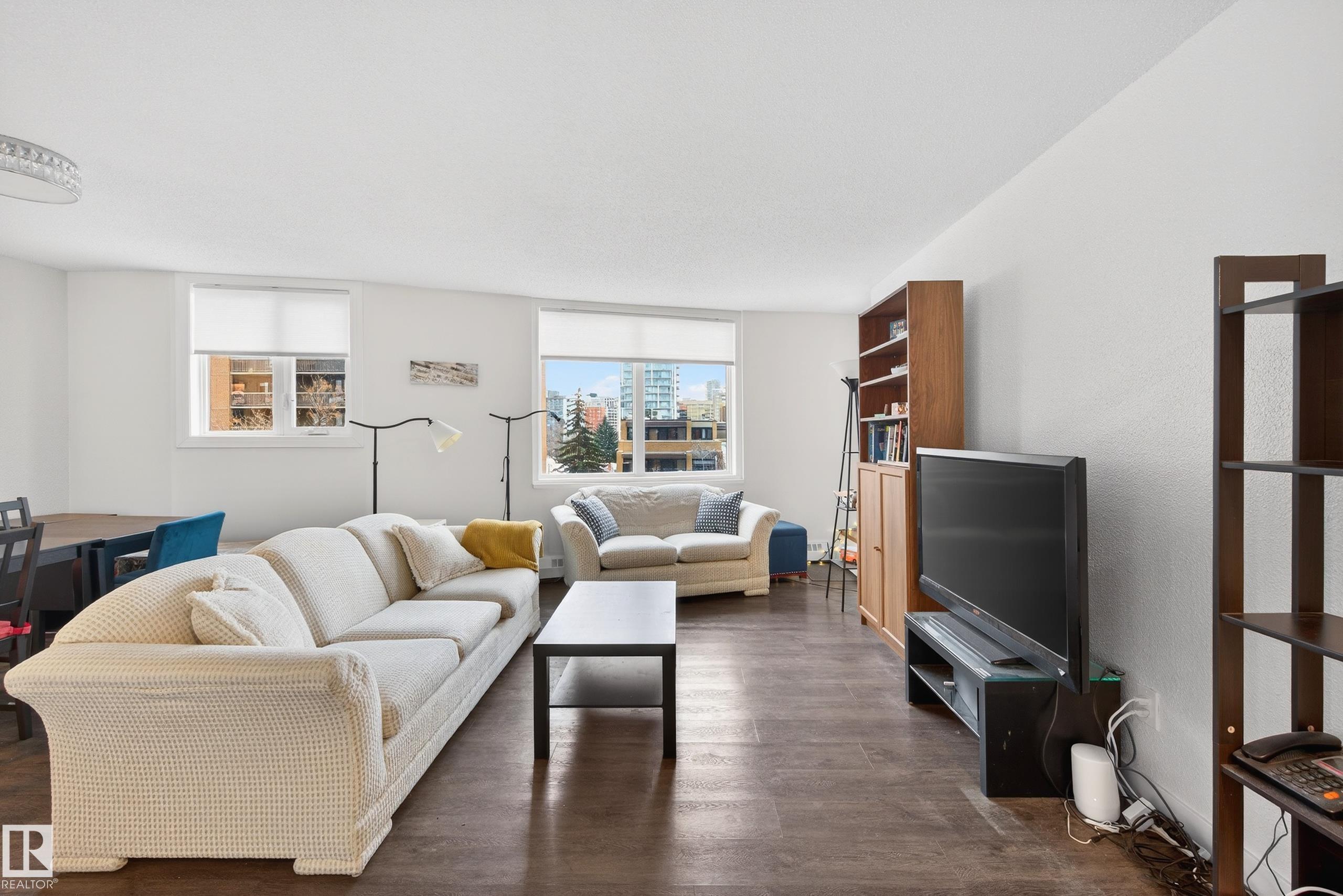 602 9916 113 Street, Edmonton, Alberta, T5K 2N5