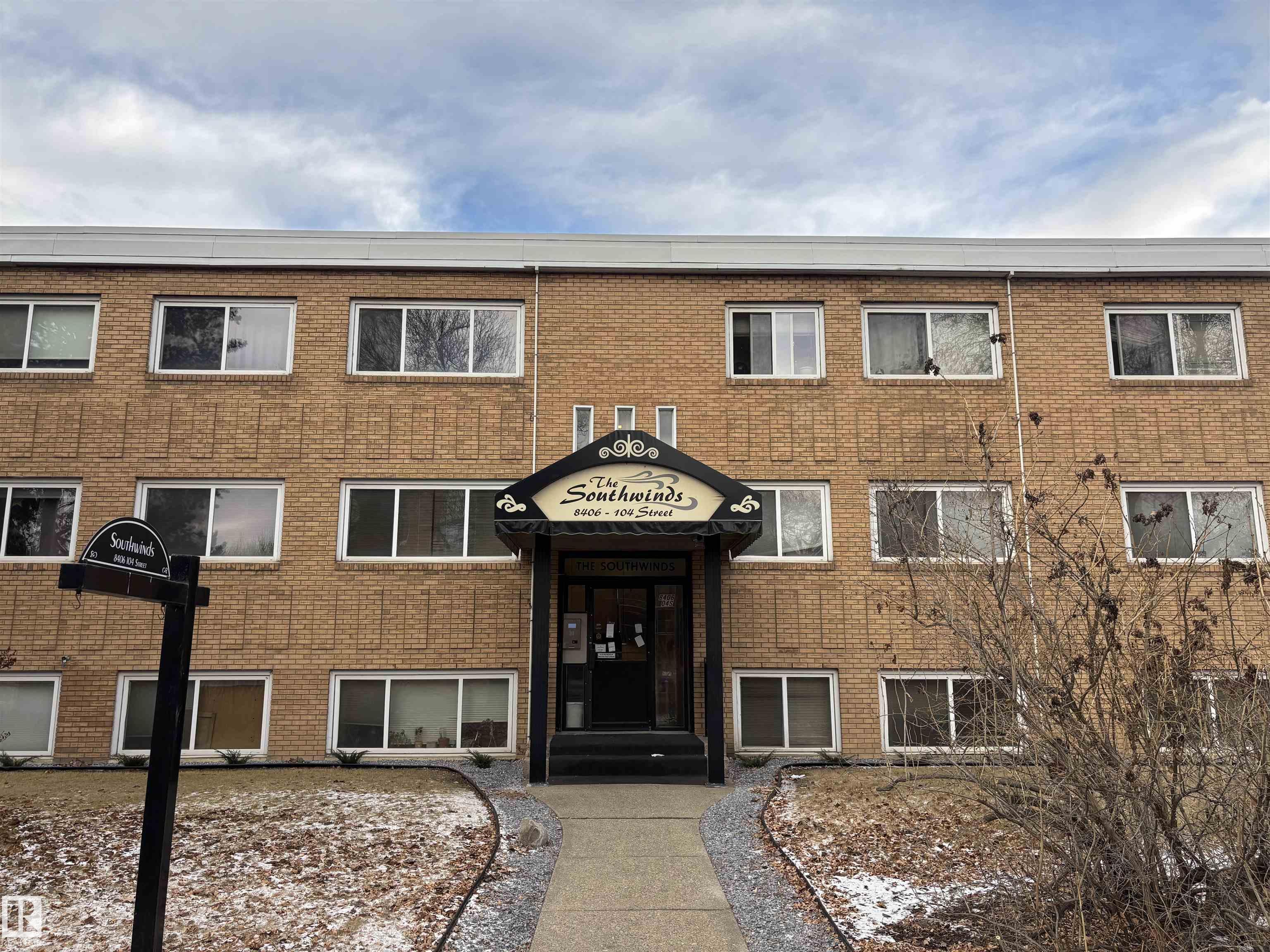 24 8406 104 Street, Edmonton, Alberta, T6E 4G2