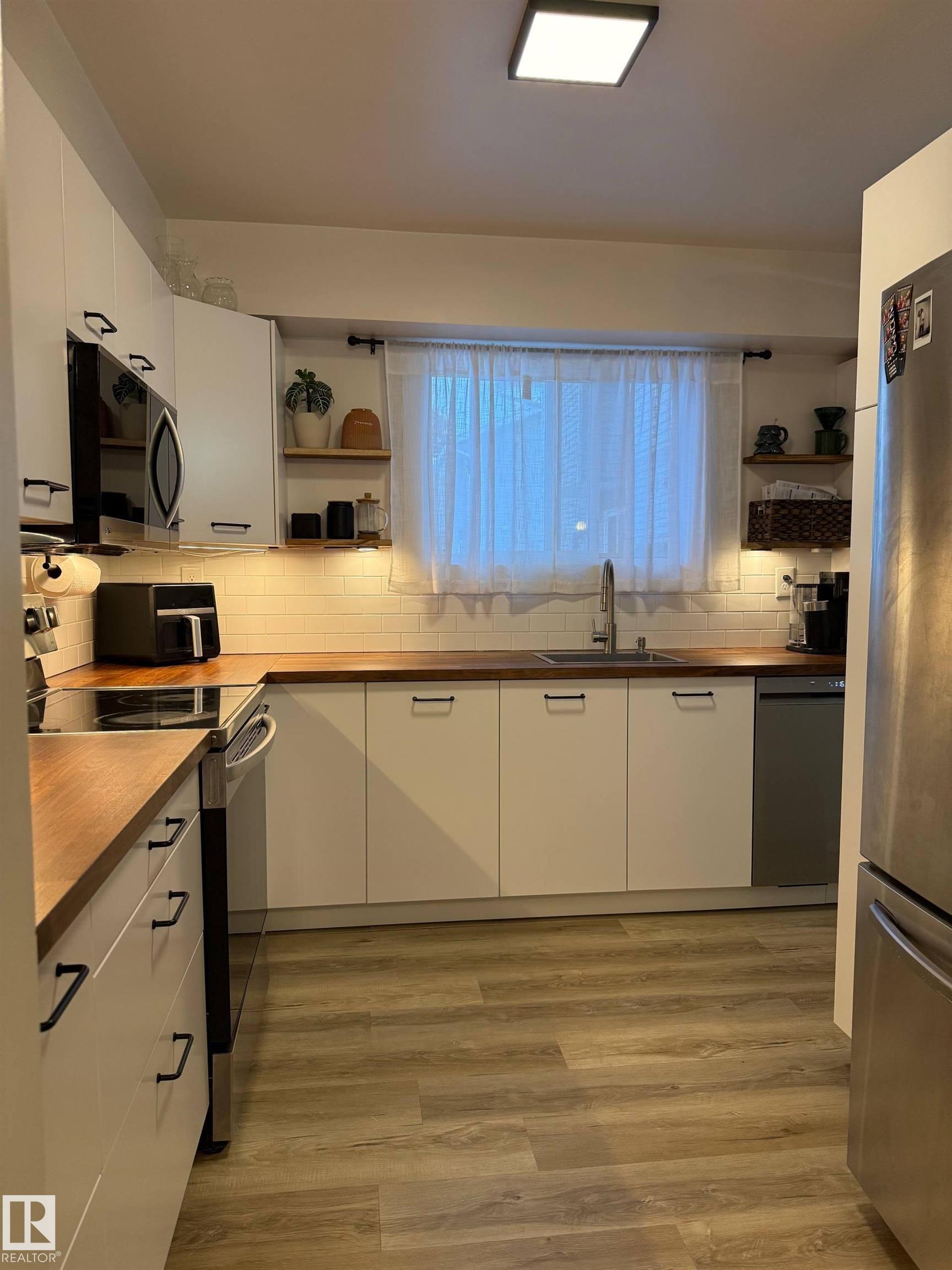 33 4403 Riverbend Road, Edmonton, Alberta, T6H 5S9