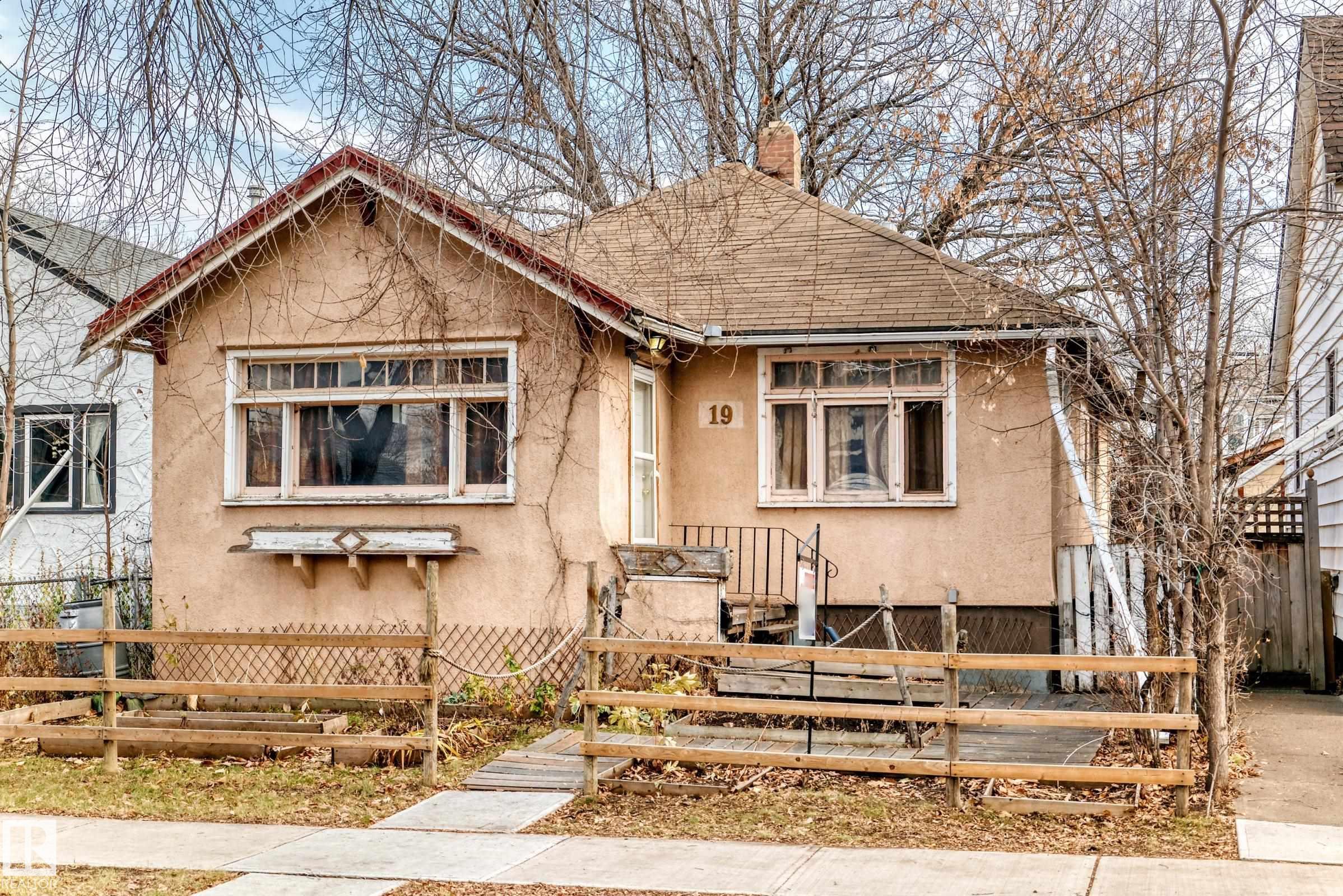 11619 96 Street, Edmonton, Alberta, T5G 1T8