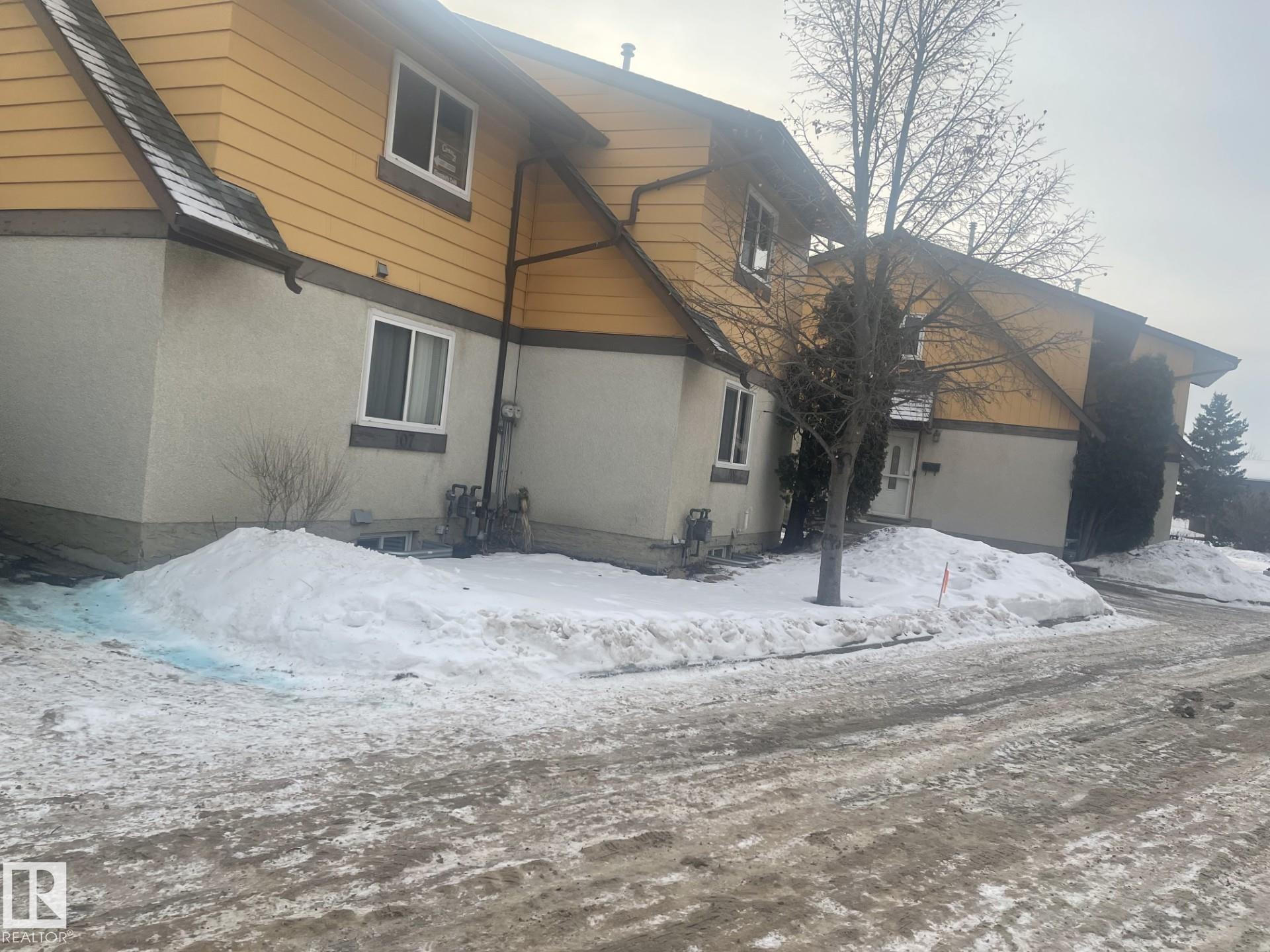 107 Woodstock, Edmonton, Alberta, T5T 0H6