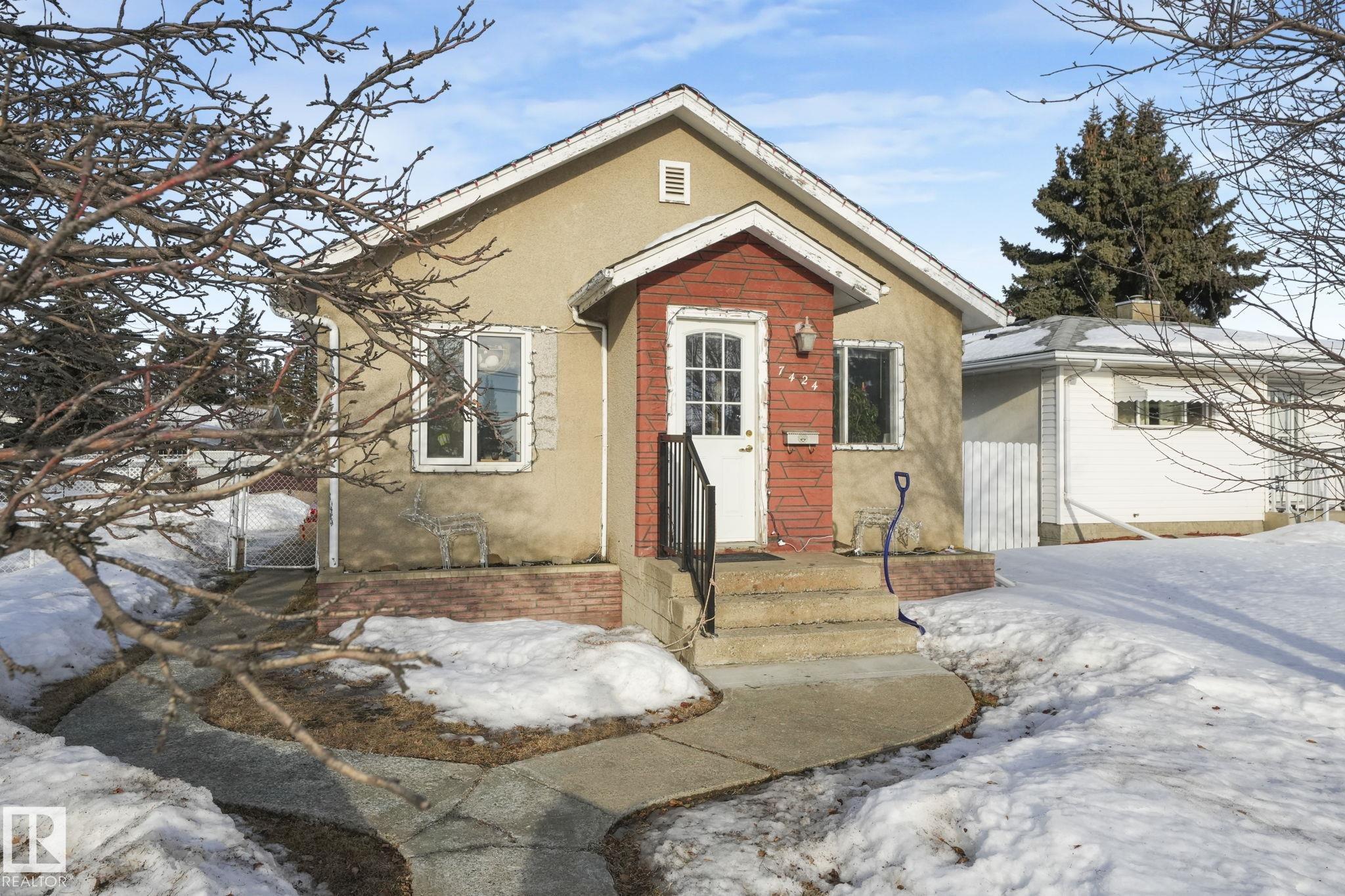 7424 128 Avenue, Edmonton, Alberta, T5C 1T1