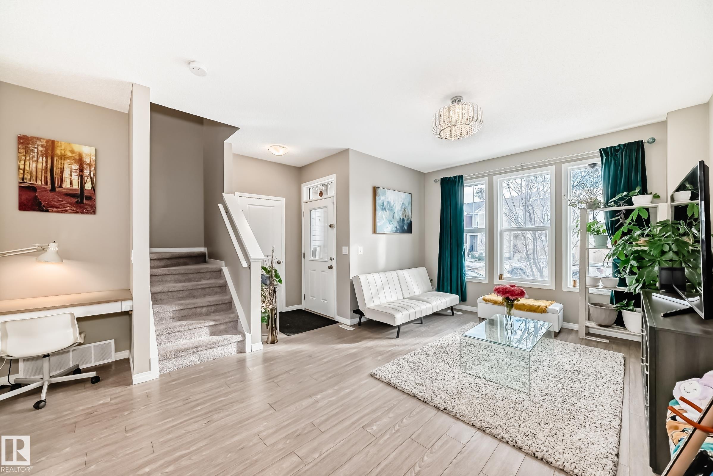 8162 Chappelle Way, Edmonton, Alberta, T6W 3R2