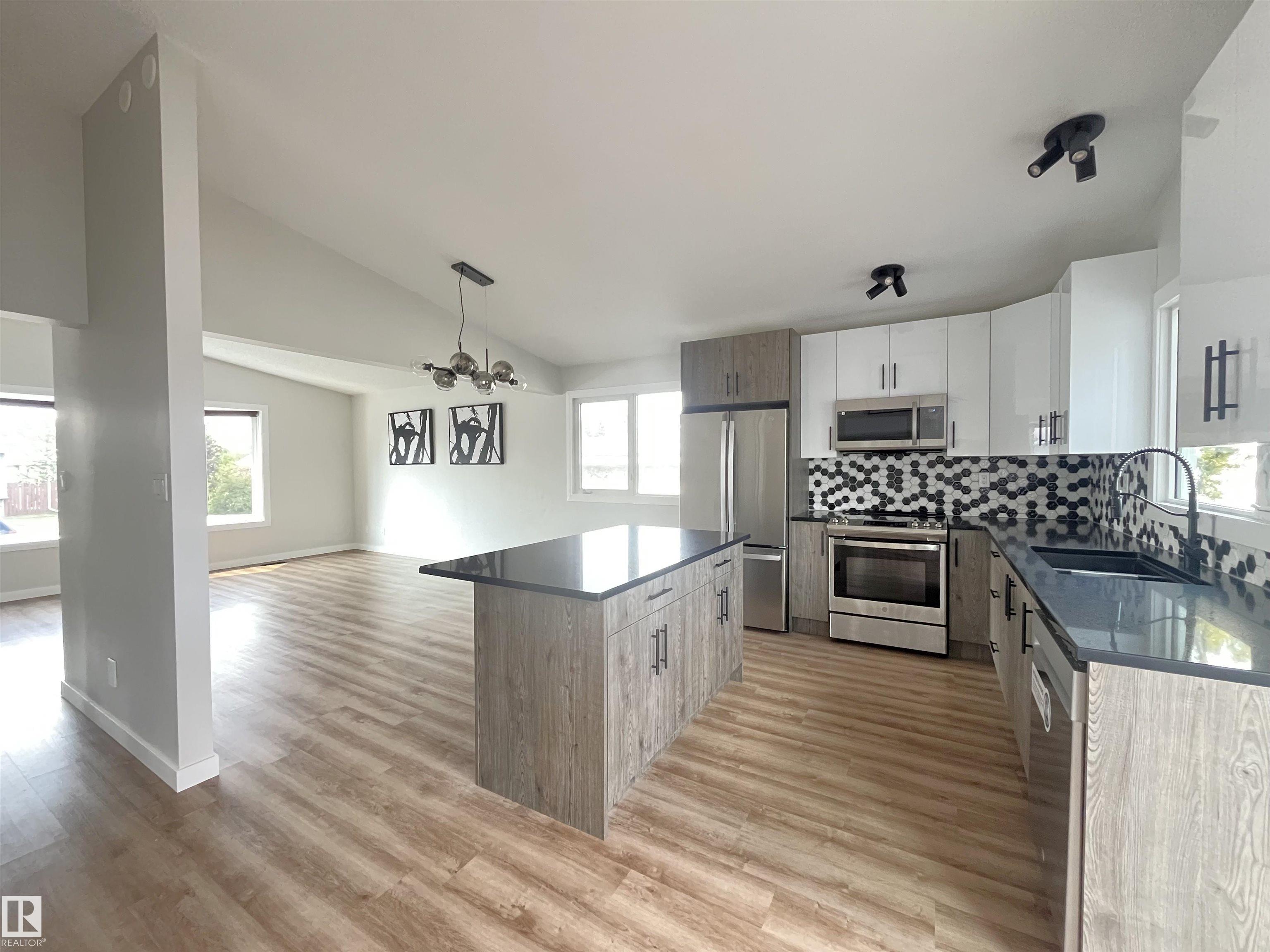 16307 112 Street, Edmonton, Alberta, T5X 2B2