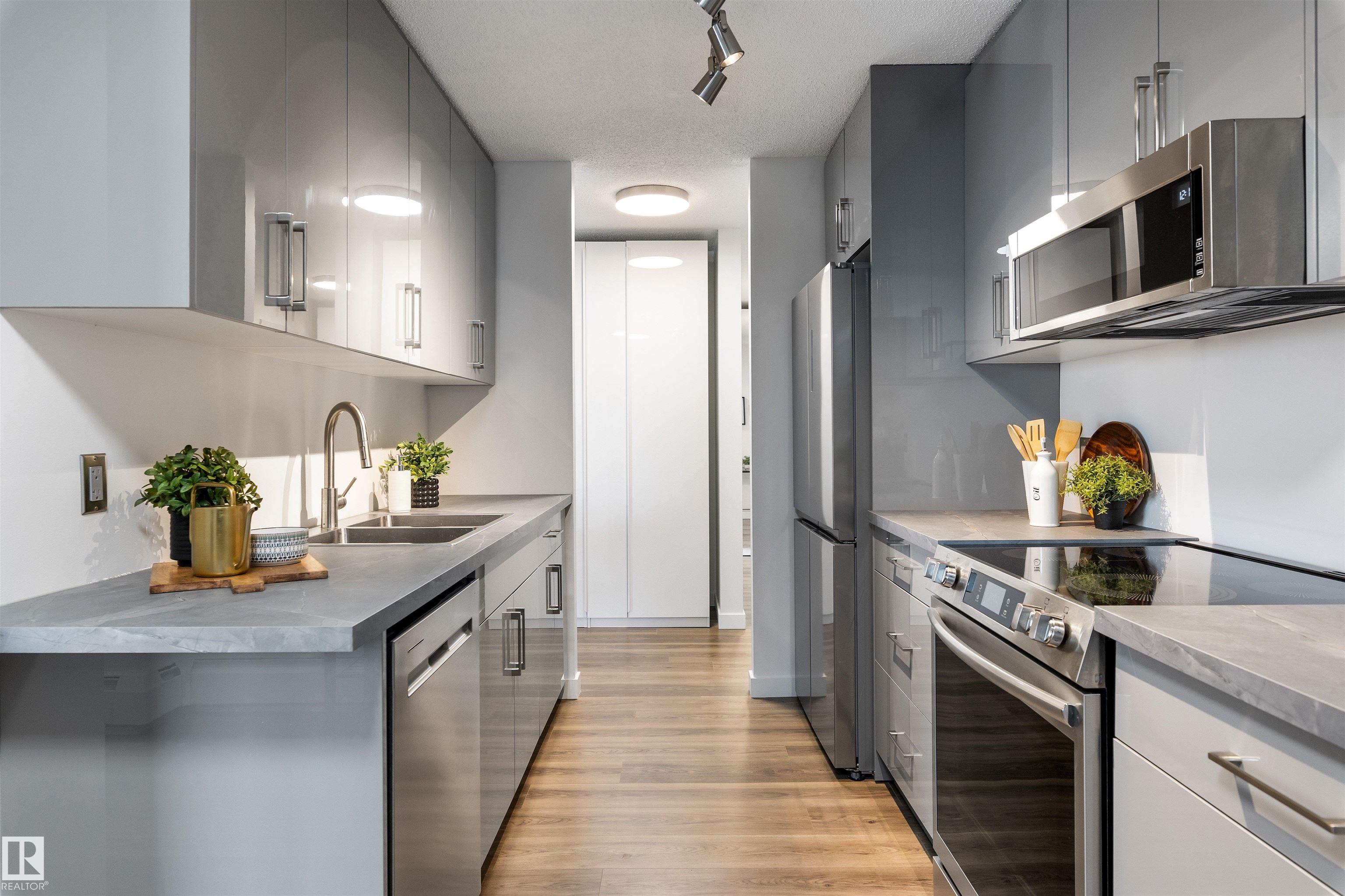 802 8220 Jasper Avenue, Edmonton, Alberta, T5H 4B6