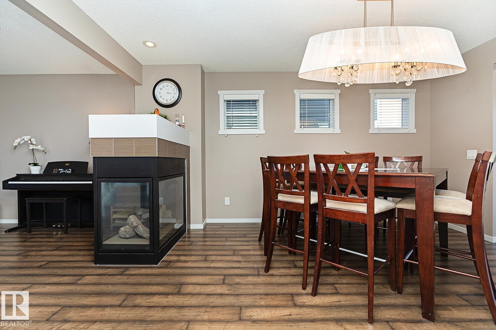 1117 Chapelle Boulevard, Edmonton, Alberta, T6W 0Y9