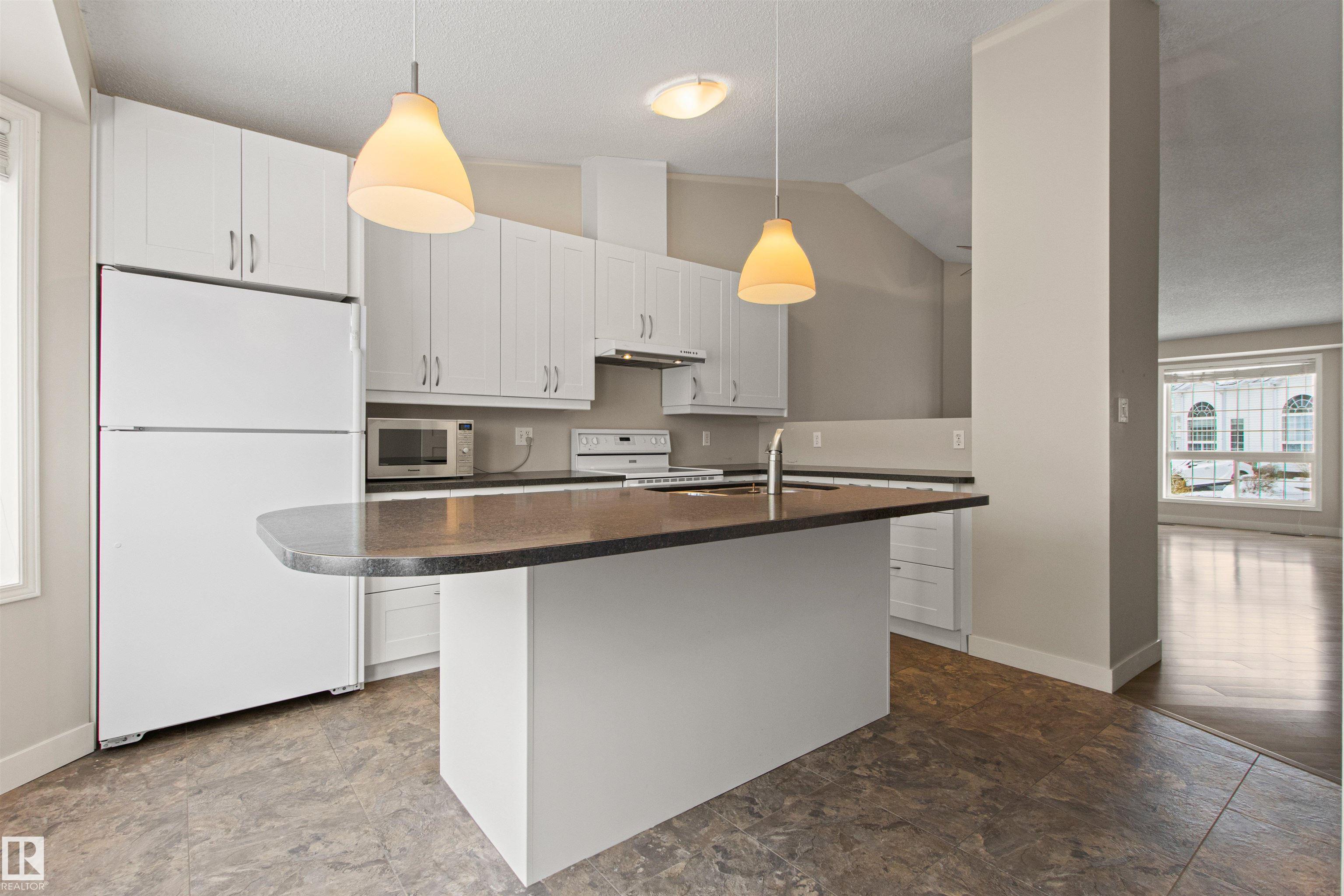 23 3311 58 Street, Edmonton, Alberta, T6L 6X3