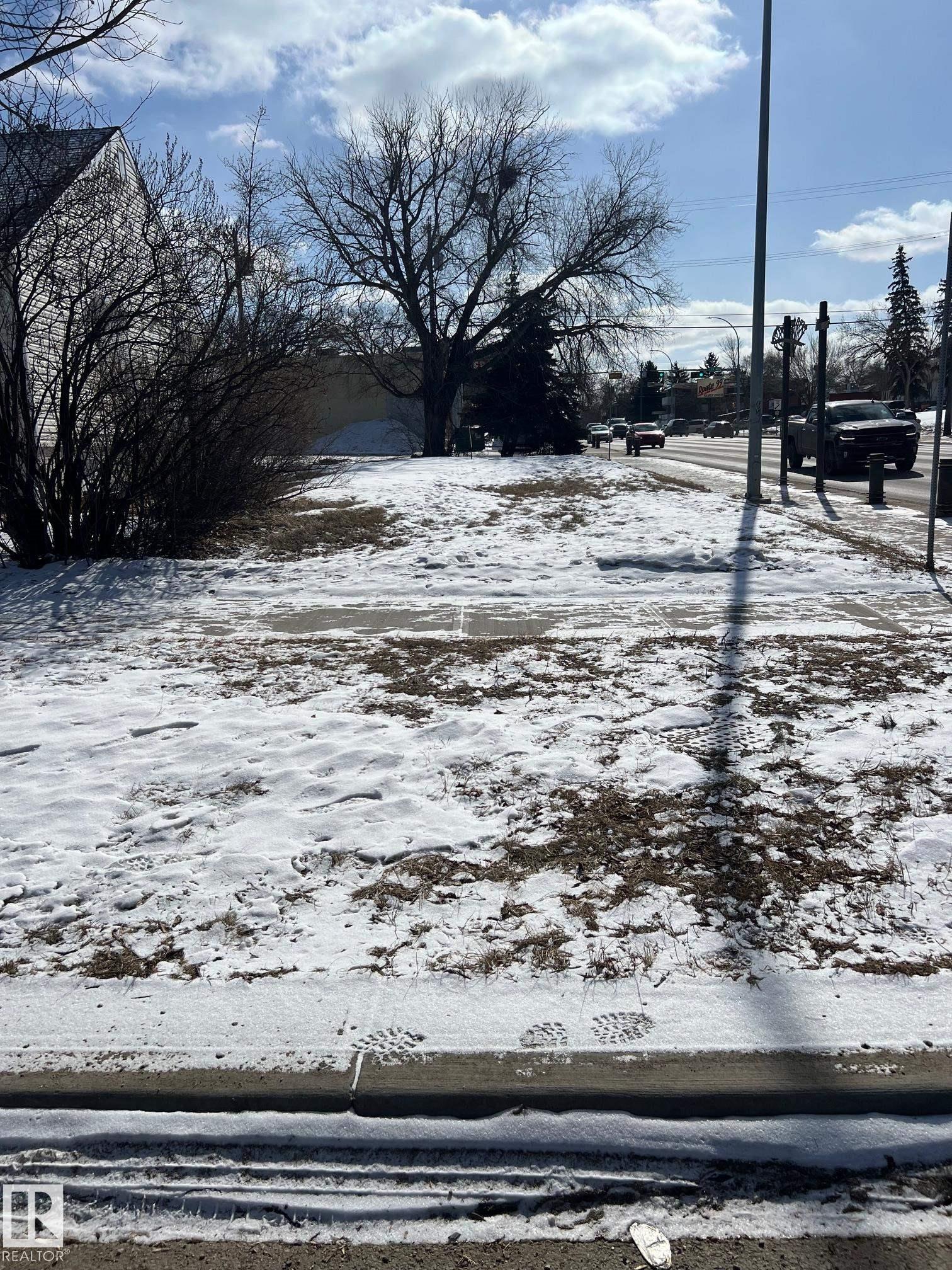 8915 99 Street, Edmonton, Alberta, T6E 2T2